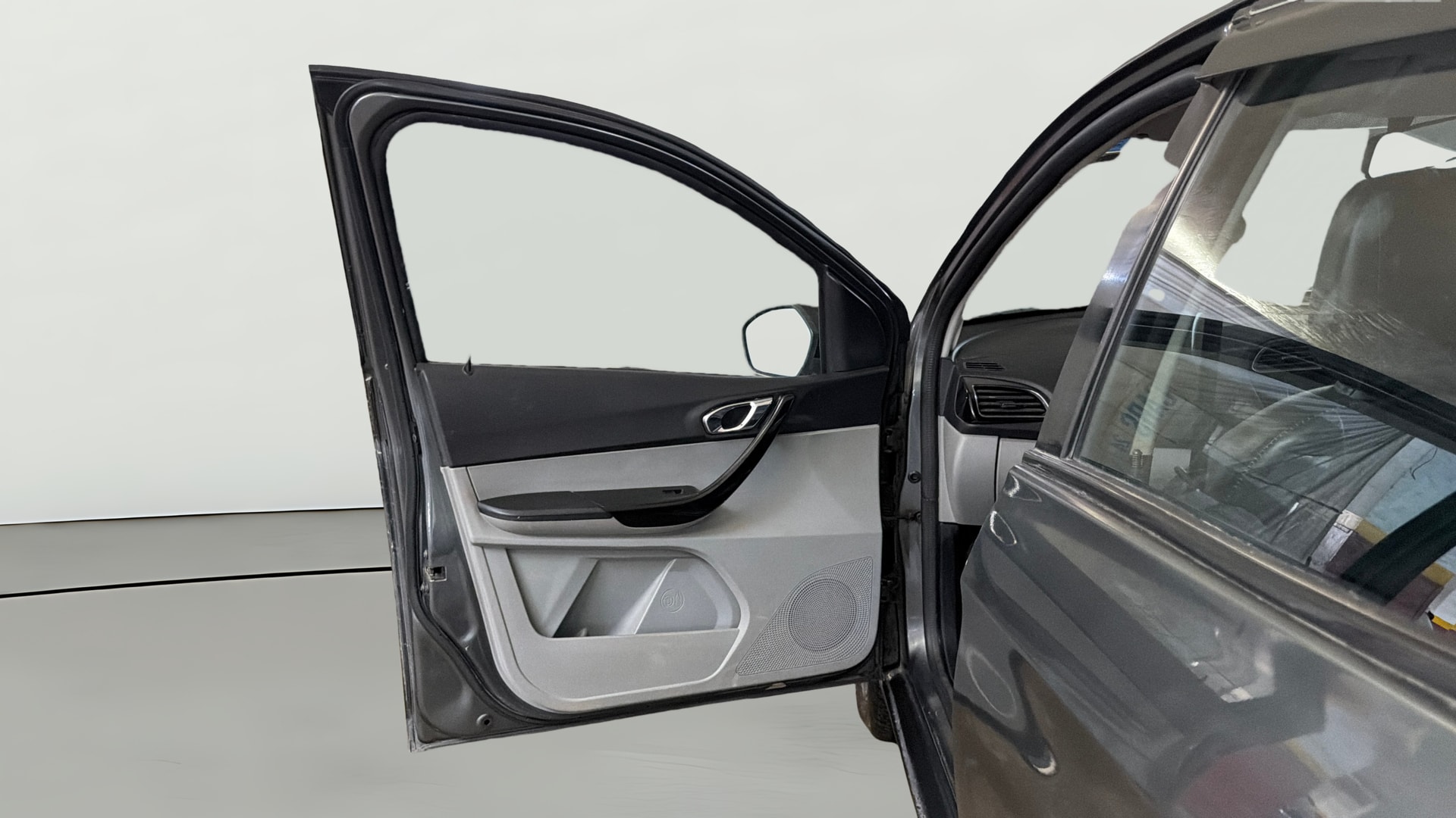 View 2020 Tata Tiago Revotorq XB Image 31 Used 2020 Tata Tiago Revotorq XB Image 31