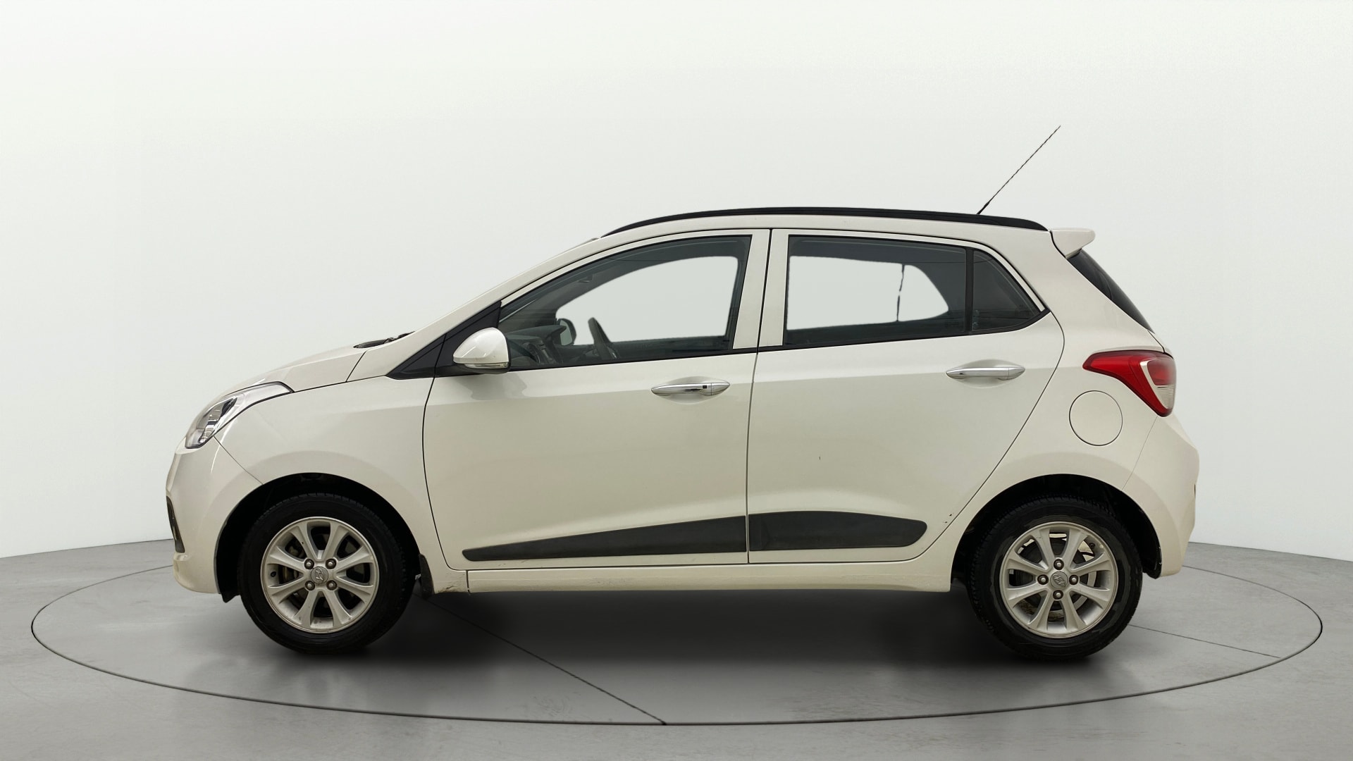 View 2015 Hyundai Grand i10 Asta AT 1.2 Kappa VTVT Image 5 Used 2015 Hyundai Grand i10 Asta AT 1.2 Kappa VTVT Image 5