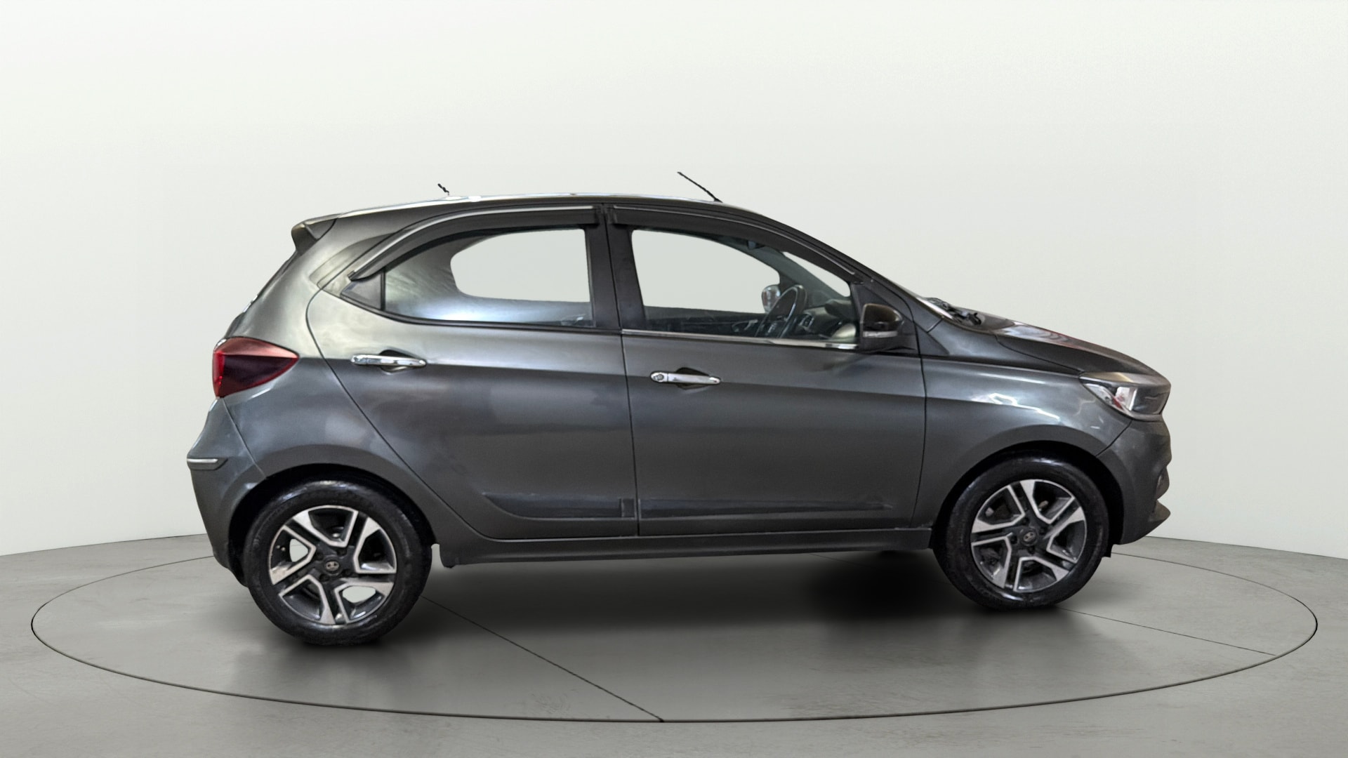 View 2020 Tata Tiago Revotorq XB Image 8 Used 2020 Tata Tiago Revotorq XB Image 8