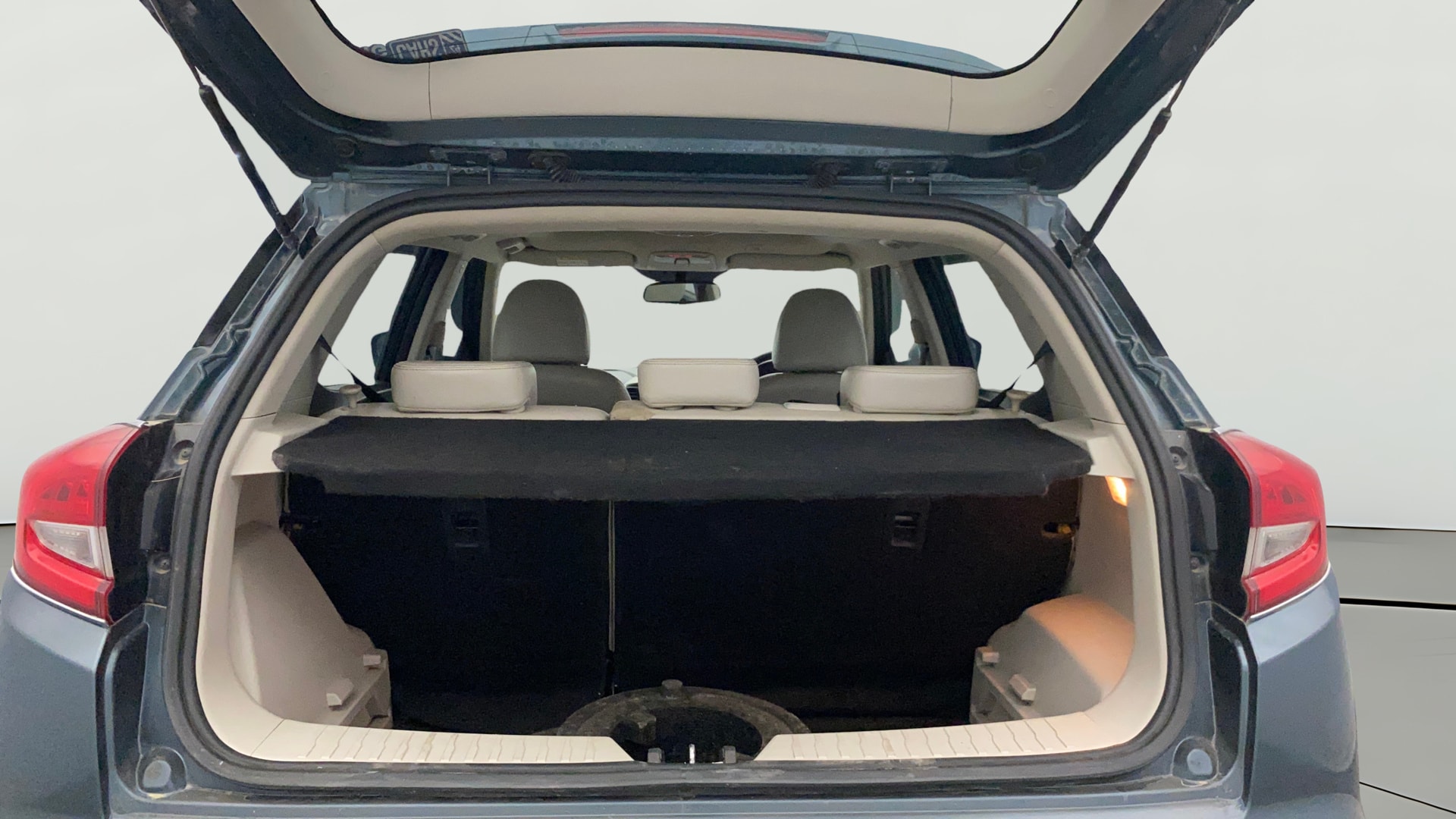 View 2019 Mahindra XUV300 W4 Petrol BS IV Image 43 Used 2019 Mahindra XUV300 W4 Petrol BS IV Image 43