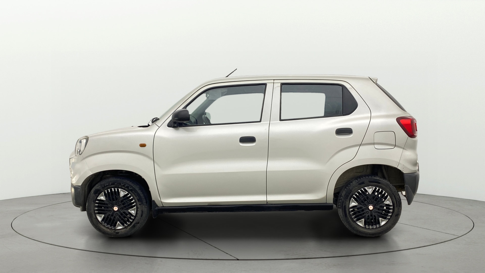 View 2021 Maruti Suzuki 1000 Base Variant Image 5 Used 2021 Maruti Suzuki 1000 Base Variant Image 5