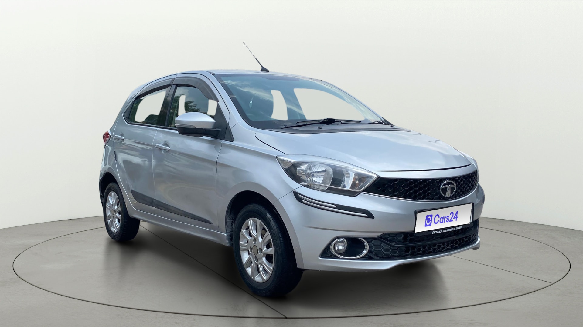 View 2018 Tata Tiago Revotorq XB Image 21 Used 2018 Tata Tiago Revotorq XB Image 21