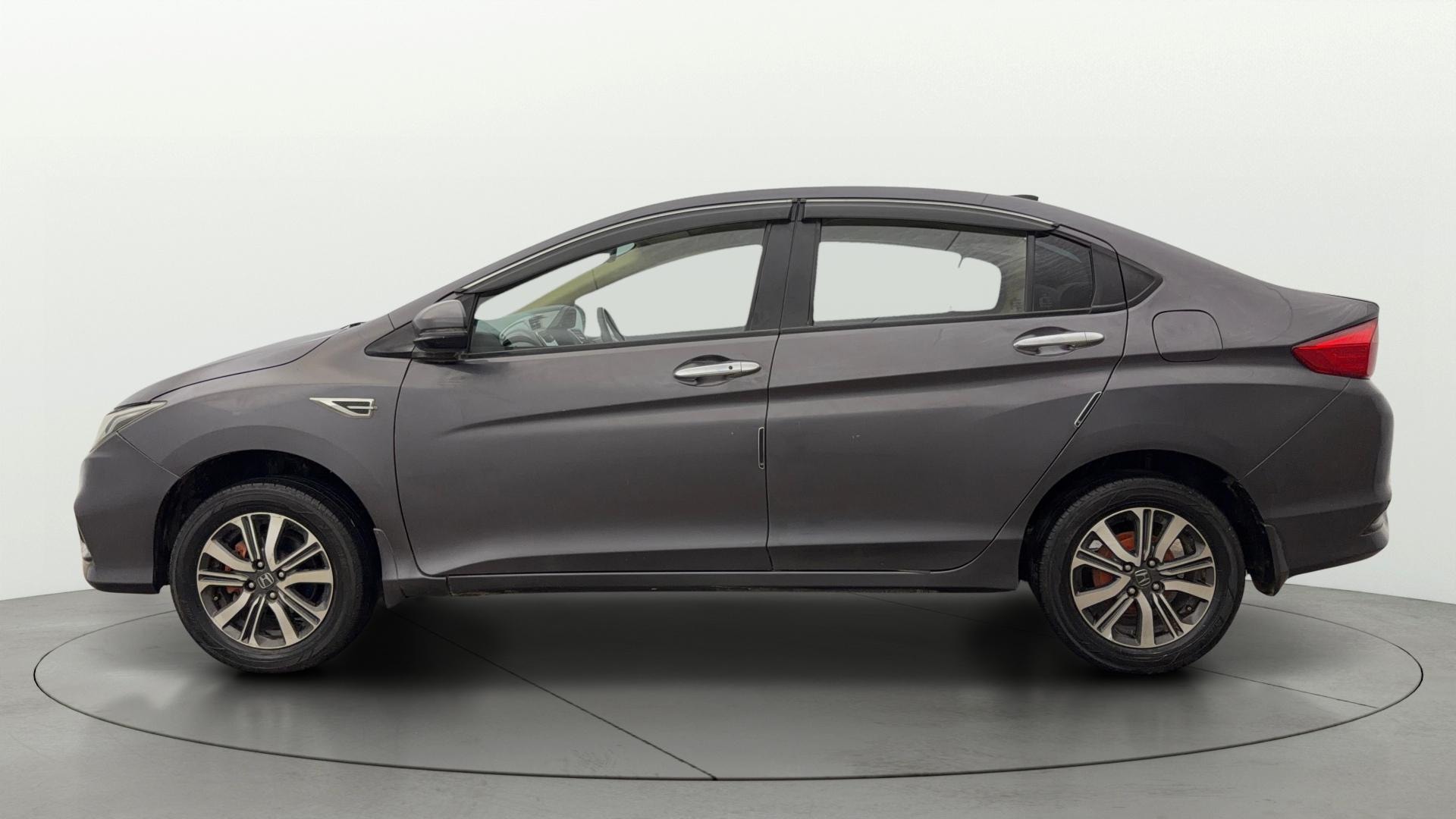 View 2018 Honda City ZX MT Diesel Anniversary Edition Image 6 Used 2018 Honda City ZX MT Diesel Anniversary Edition Image 6