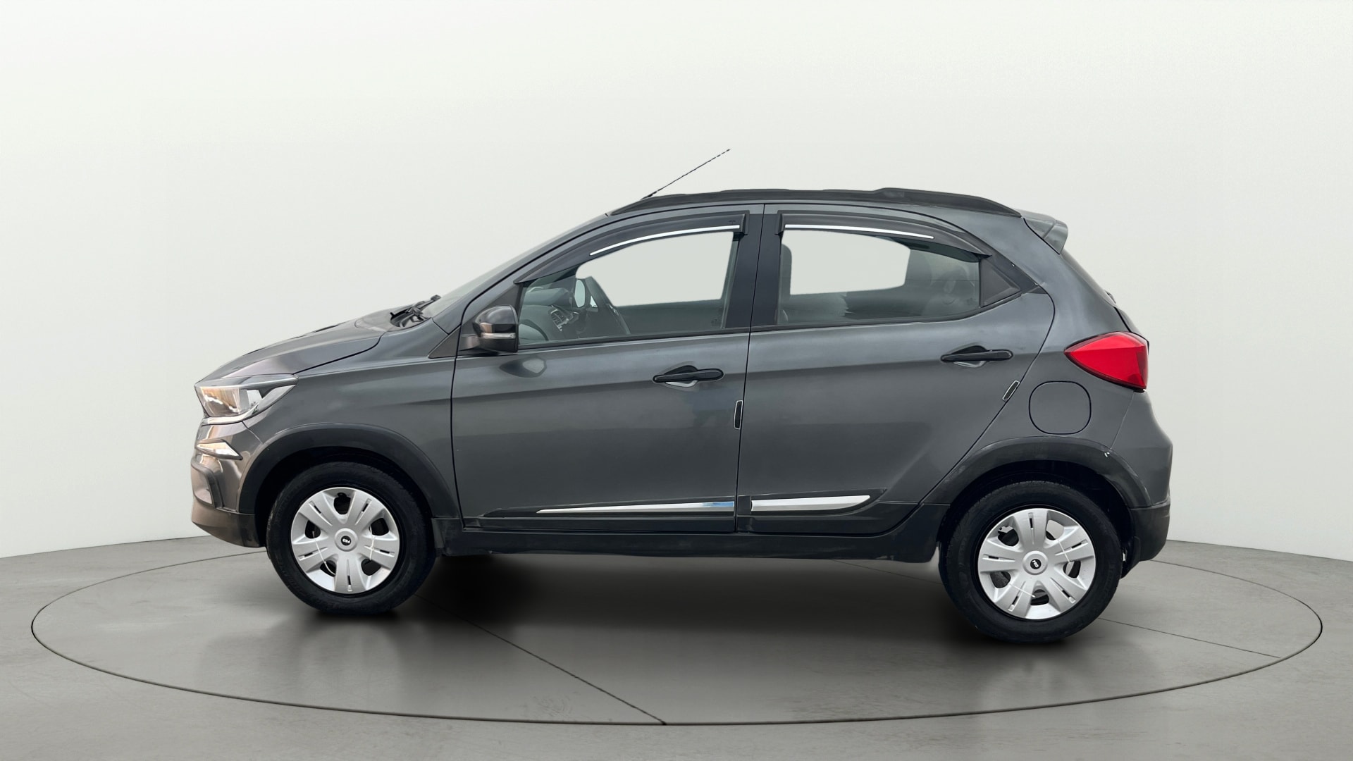 View 2023 Tata Tiago NRG XZ Revotron AMT Image 5 Used 2023 Tata Tiago NRG XZ Revotron AMT Image 5
