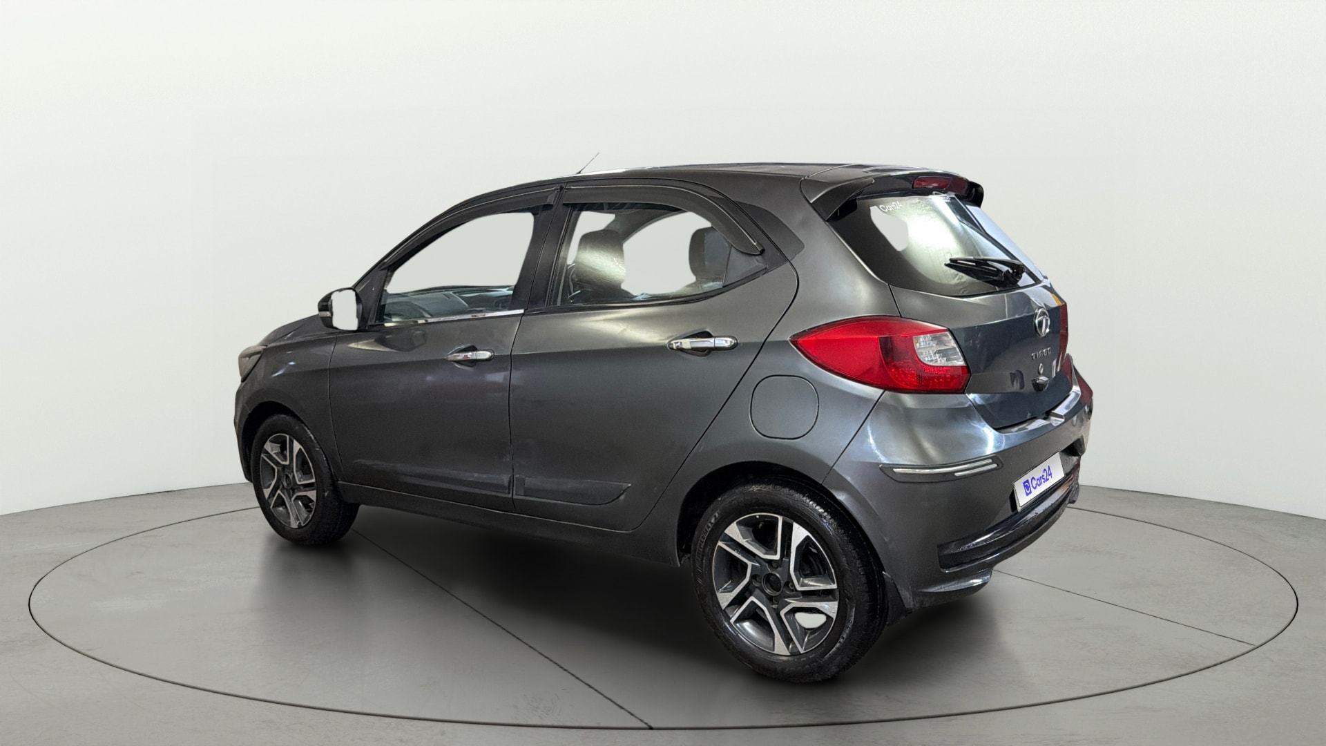View 2020 Tata Tiago Revotorq XB Image 2 Used 2020 Tata Tiago Revotorq XB Image 2