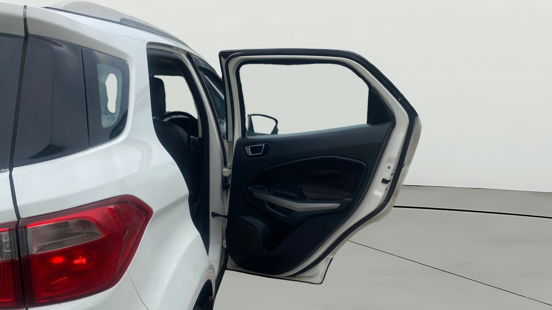 View 2018 Ford EcoSport 1.5 TDCi Diesel Ambiente BS IV Image 8 Used 2018 Ford EcoSport 1.5 TDCi Diesel Ambiente BS IV Image 8