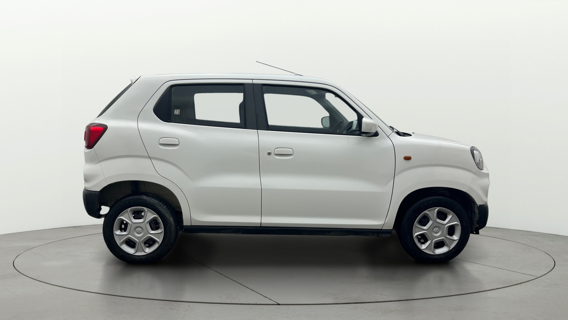 View 2022 Maruti Suzuki 1000 Base Variant Image 25 Used 2022 Maruti Suzuki 1000 Base Variant Image 25