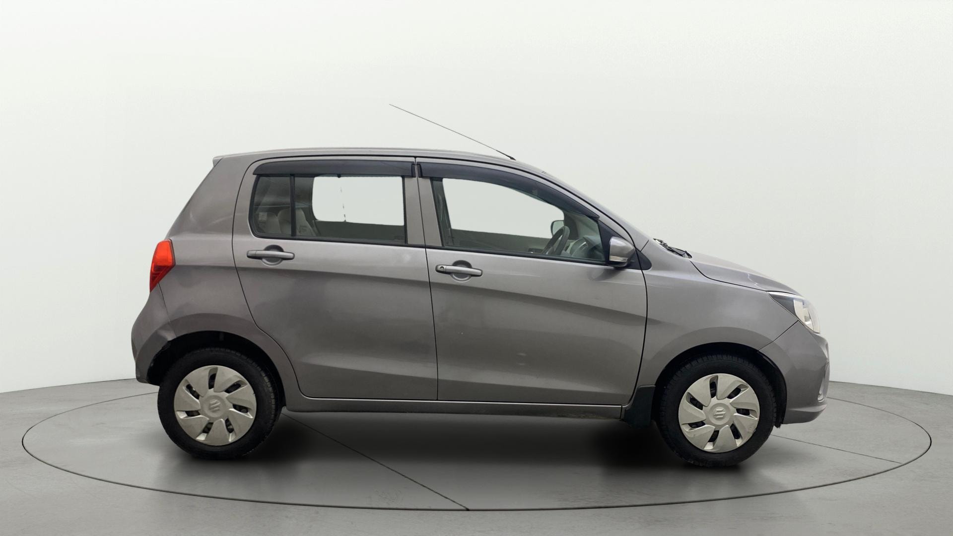 View 2018 Maruti Suzuki 1000 Base Variant Image 9 Used 2018 Maruti Suzuki 1000 Base Variant Image 9