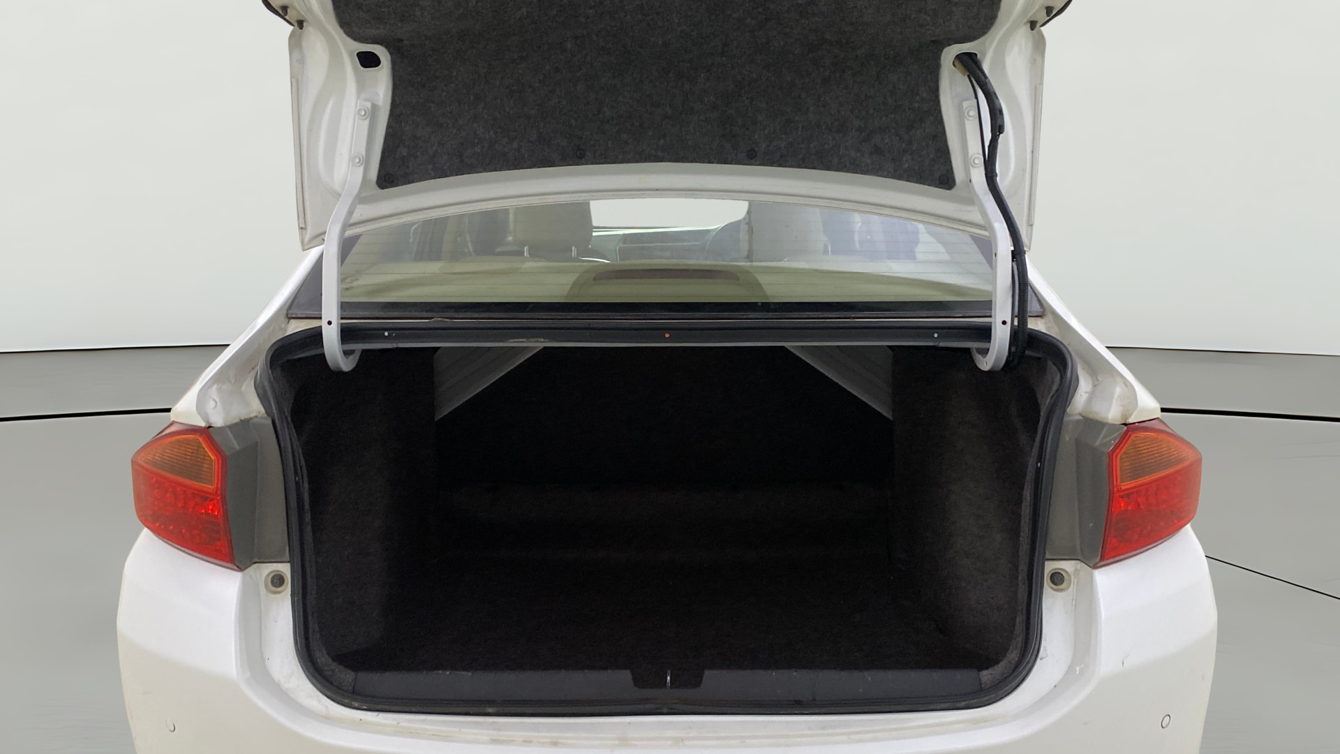 View 2021 Honda City ZX MT Diesel Anniversary Edition Image 39 Used 2021 Honda City ZX MT Diesel Anniversary Edition Image 39