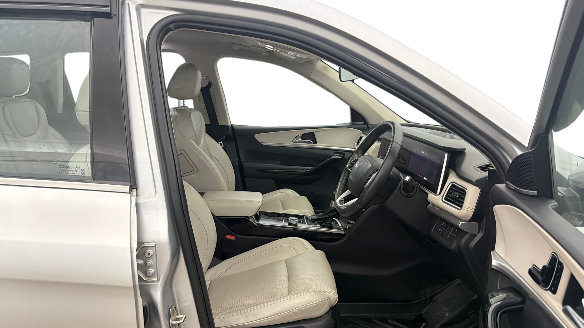 Used 2022 Mahindra XUV700 Used 2022 Mahindra XUV700