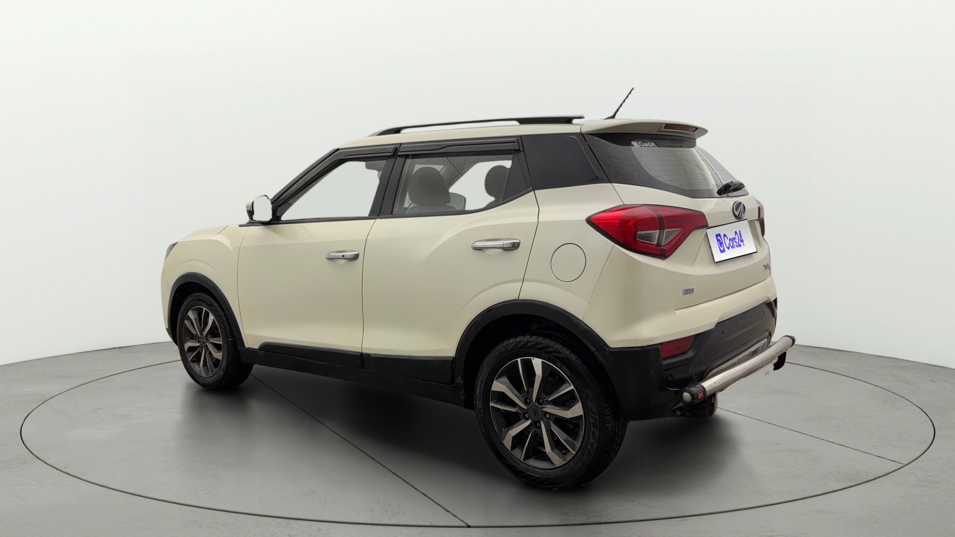 View 2019 Mahindra XUV300 W4 Petrol BS IV Image 2 Used 2019 Mahindra XUV300 W4 Petrol BS IV Image 2
