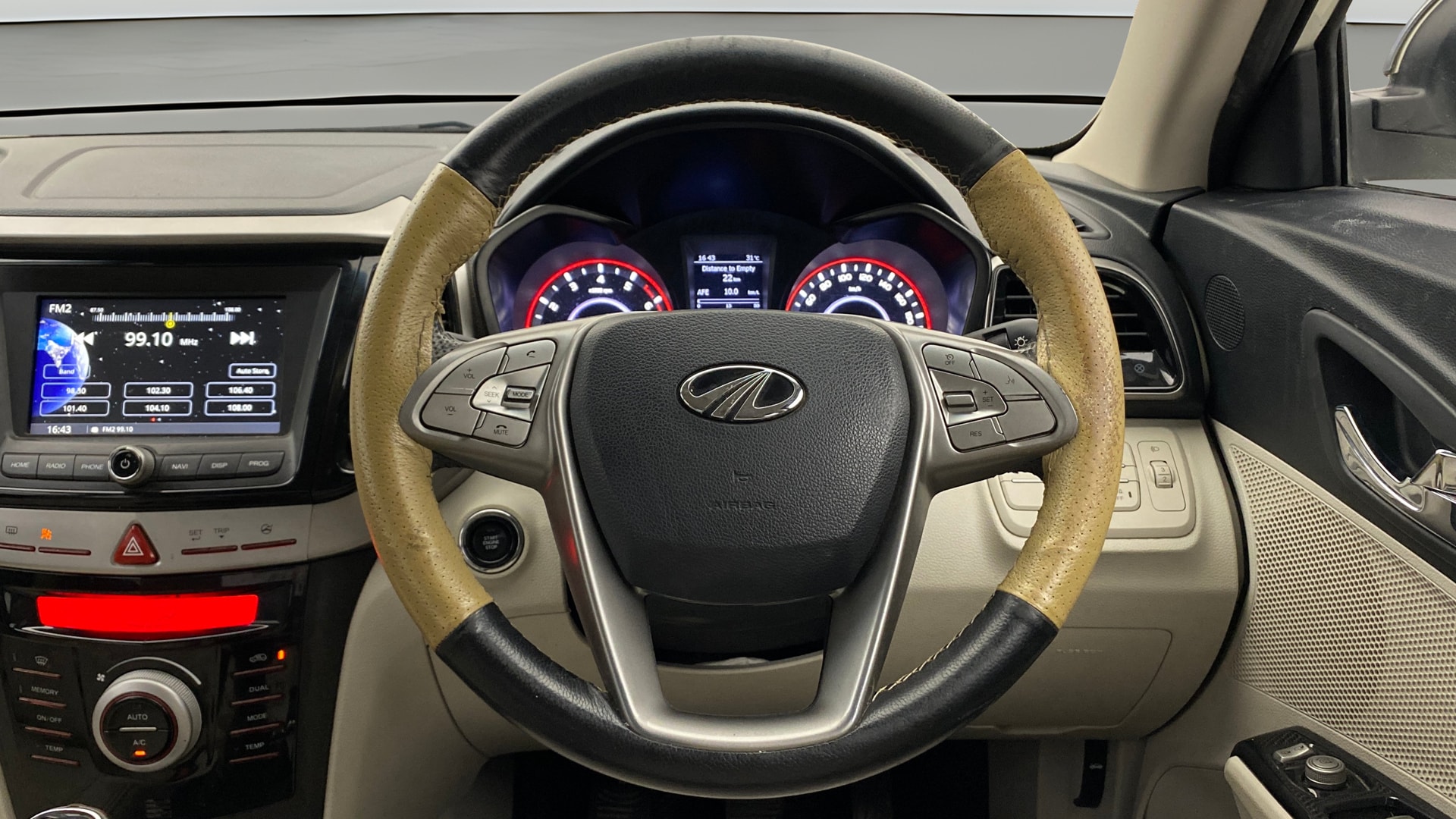 Used 2022 Mahindra XUV300 Used 2022 Mahindra XUV300