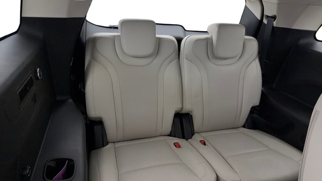 View Mahindra XUV700 Image 10 Used Mahindra XUV700 Image 10