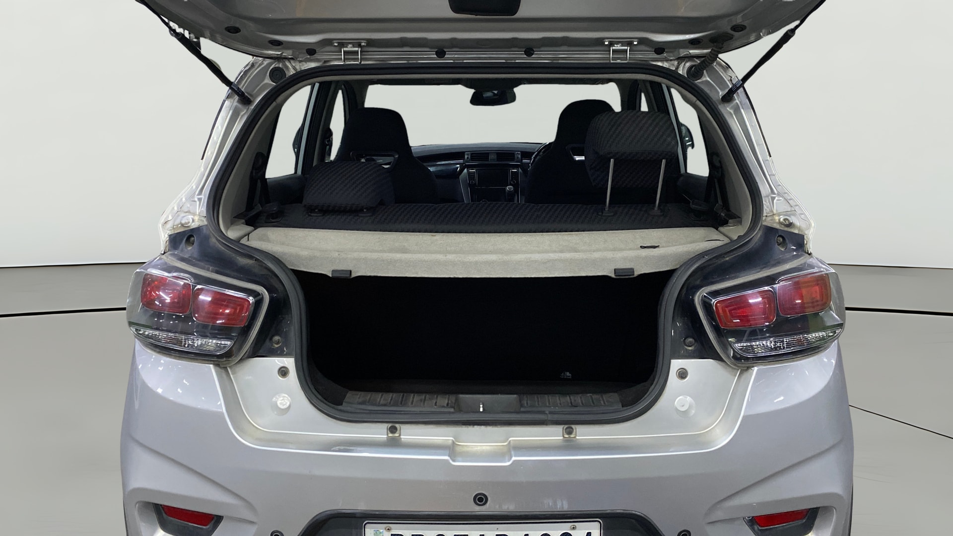 View 2018 Mahindra KUV100 K2 Petrol BS IV Image 39 Used 2018 Mahindra KUV100 K2 Petrol BS IV Image 39