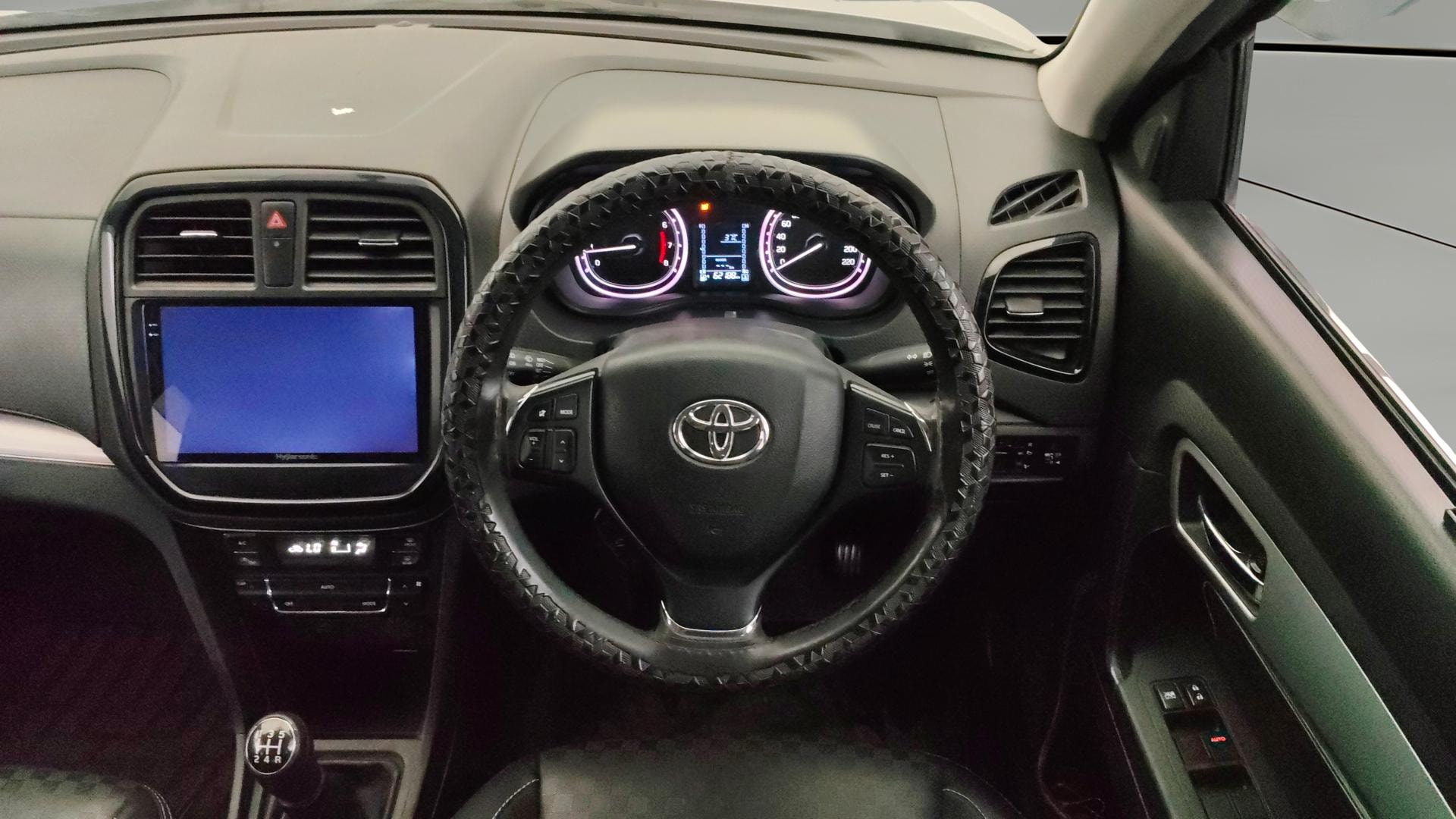 View 2022 Toyota Urban Cruiser High MT Image 13 Used 2022 Toyota Urban Cruiser High MT Image 13