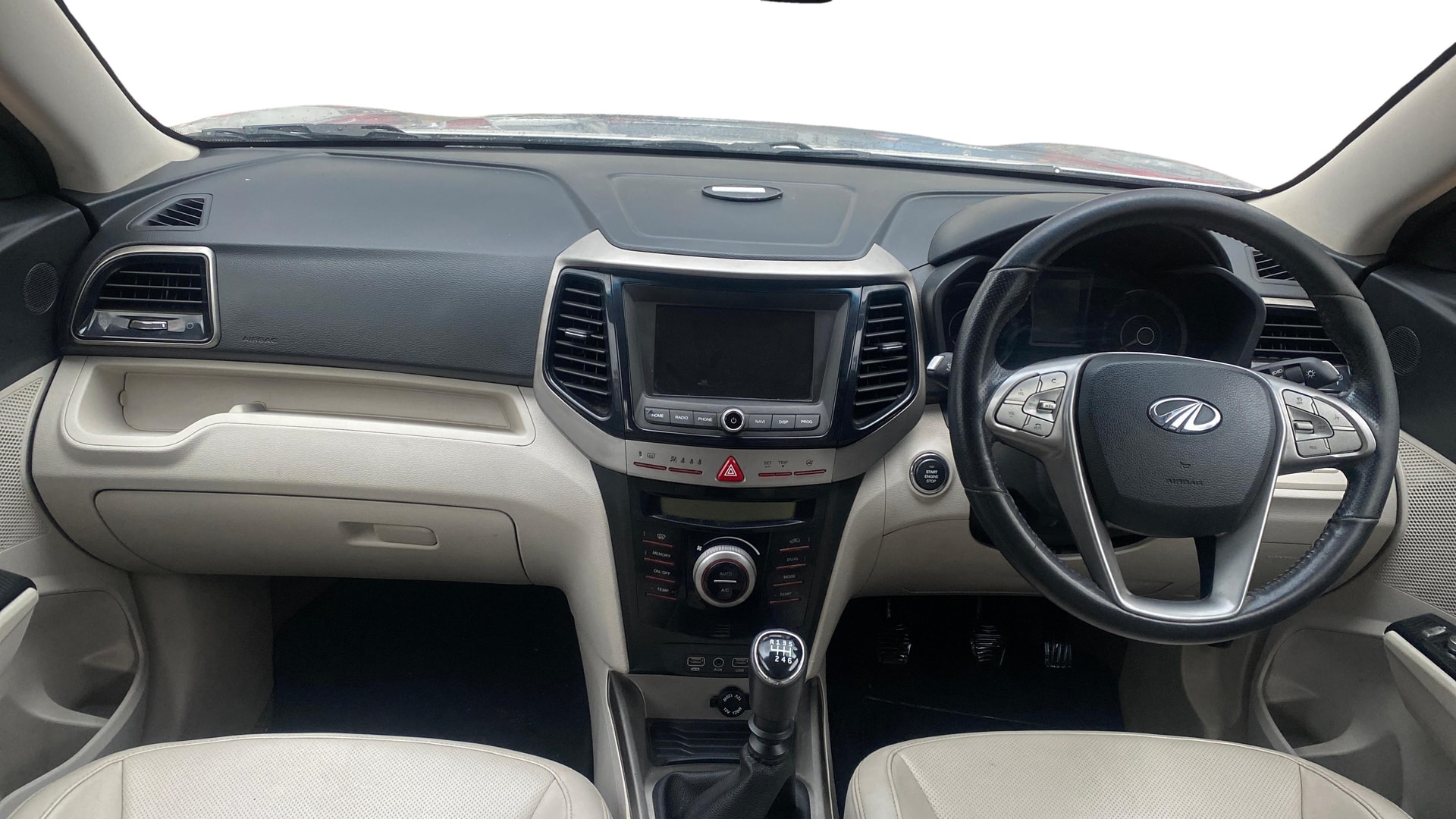 View 2020 Mahindra XUV300 W4 Petrol BS IV Image 31 Used 2020 Mahindra XUV300 W4 Petrol BS IV Image 31