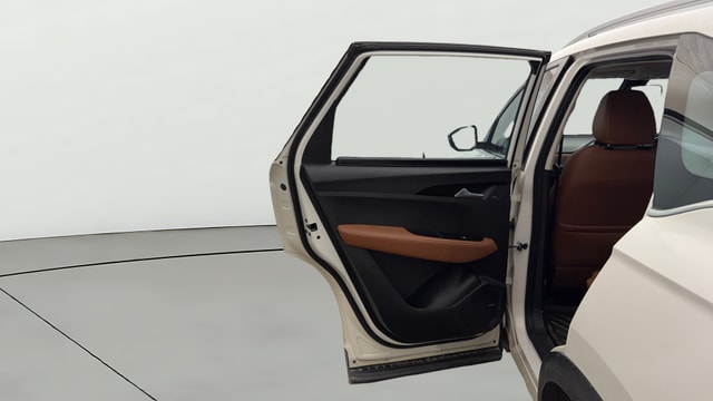 View MG Hector Plus Image 16 Used MG Hector Plus Image 16