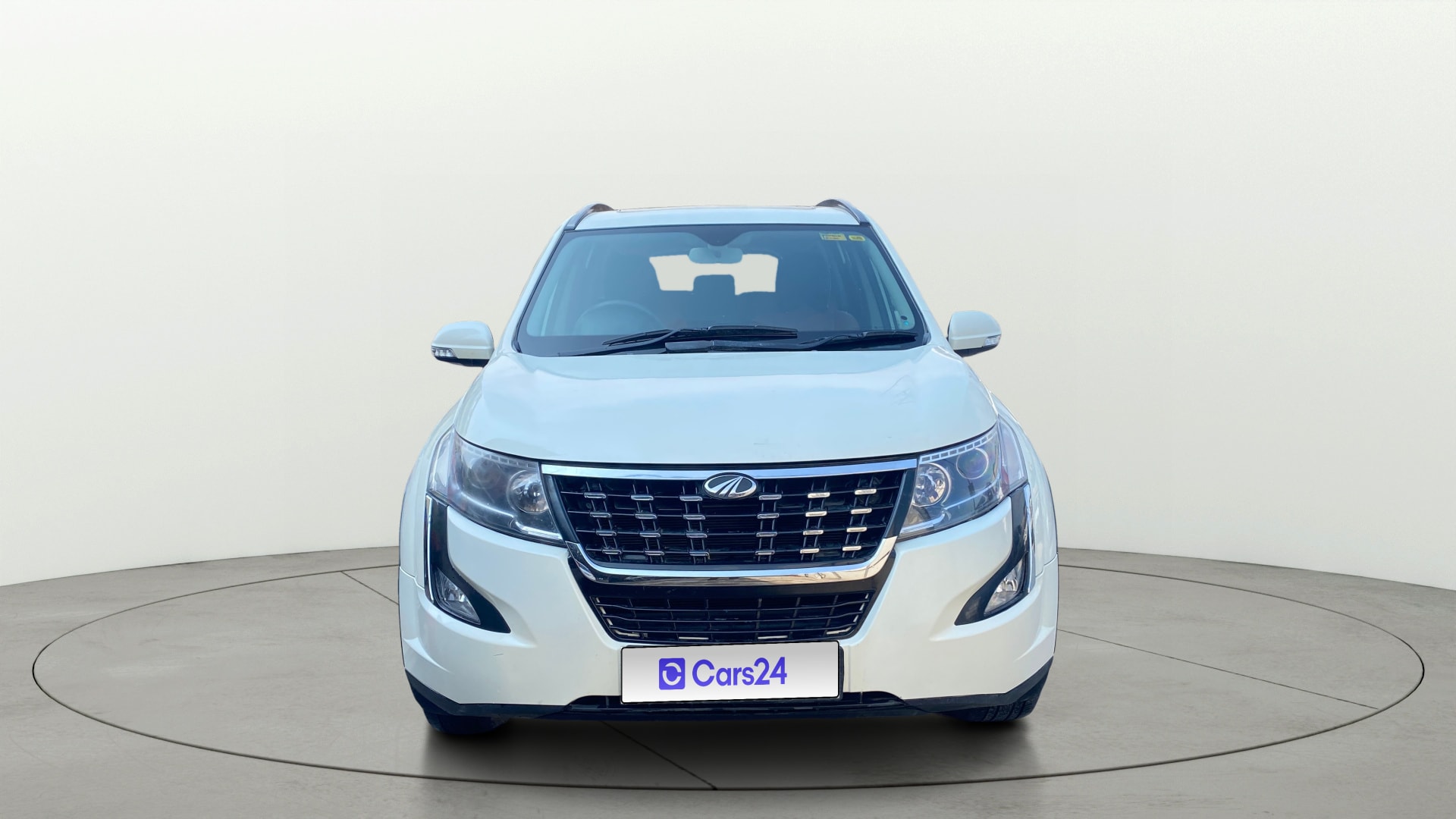 View 2021 Mahindra XUV500 W11 Image 1 Used 2021 Mahindra XUV500 W11 Image 1