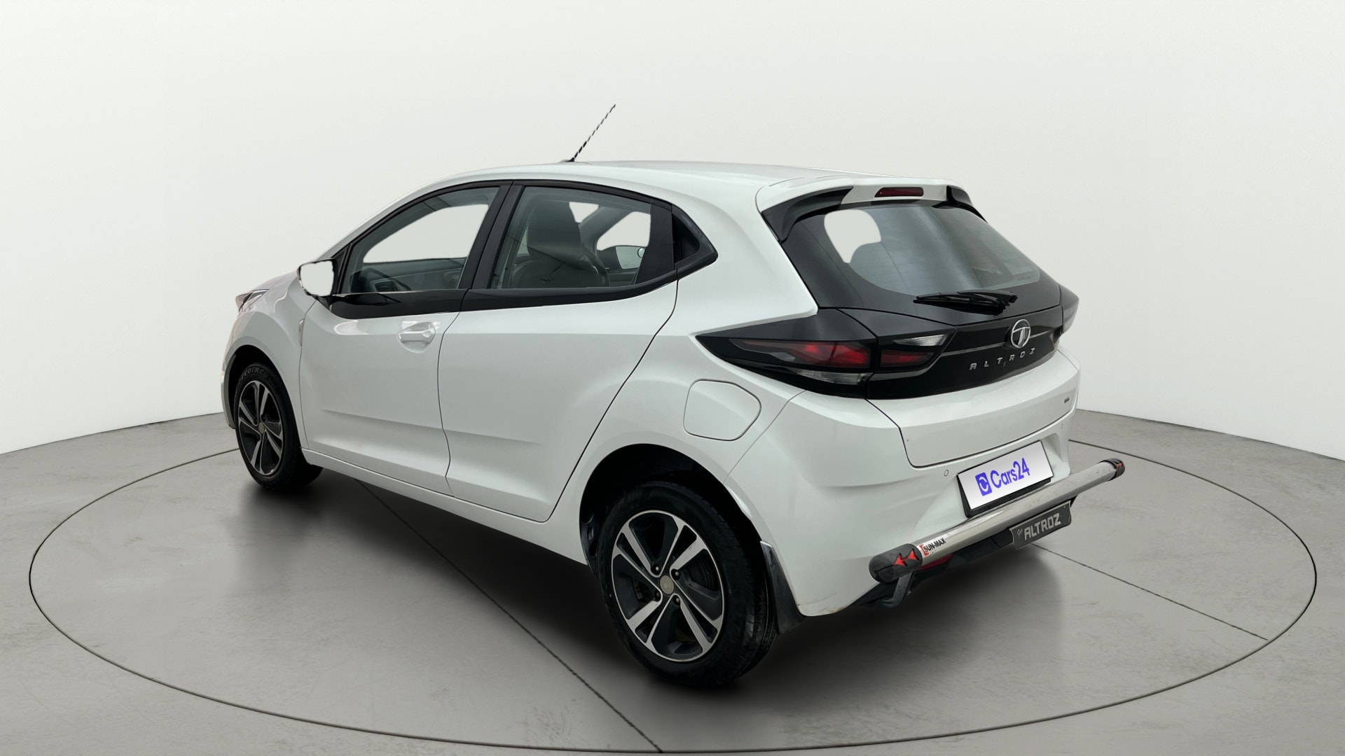 View 2023 Tata Altroz XZ Petrol Image 2 Used 2023 Tata Altroz XZ Petrol Image 2