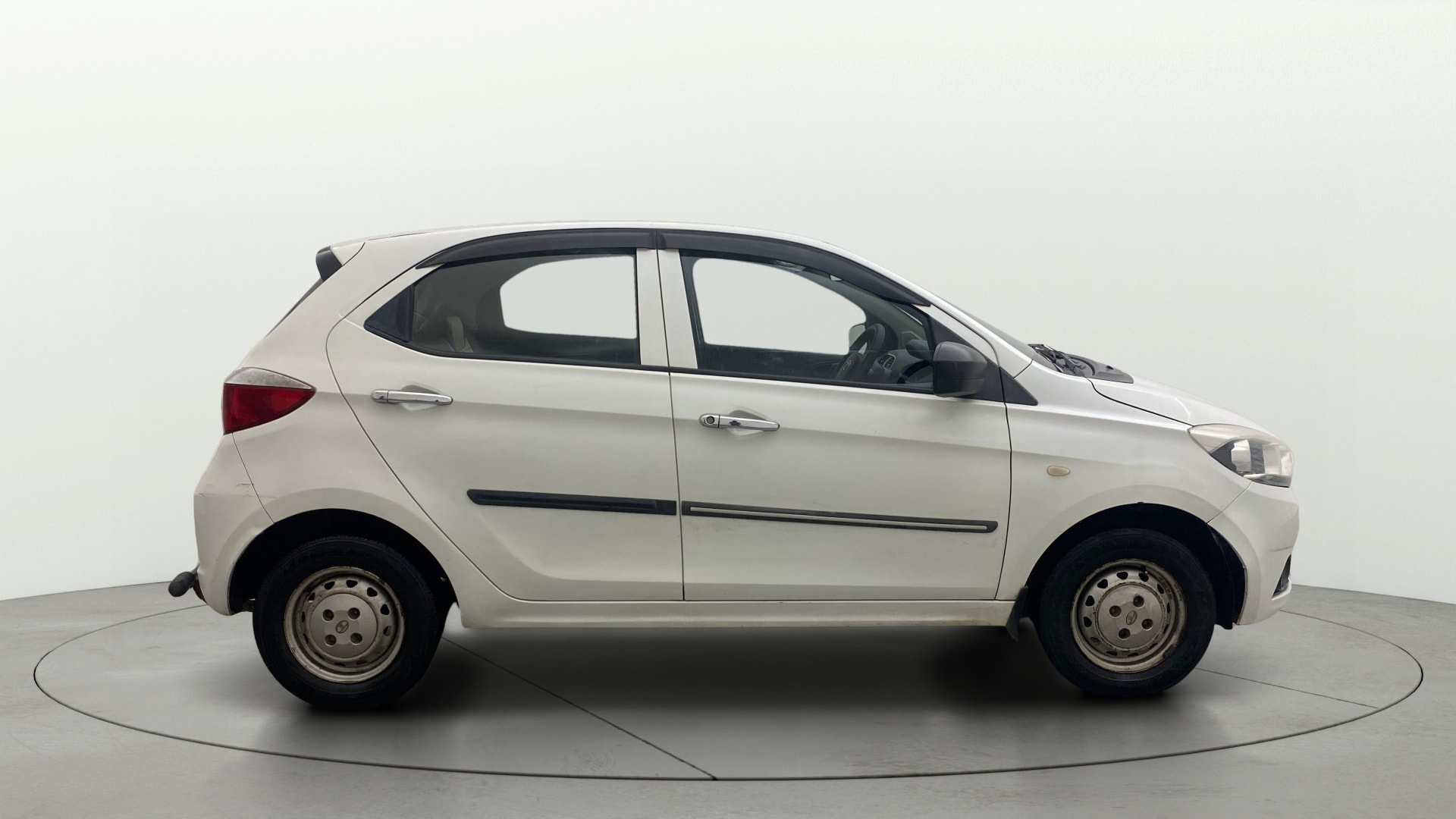 View 2019 Tata Tiago Revotorq XB Image 8 Used 2019 Tata Tiago Revotorq XB Image 8
