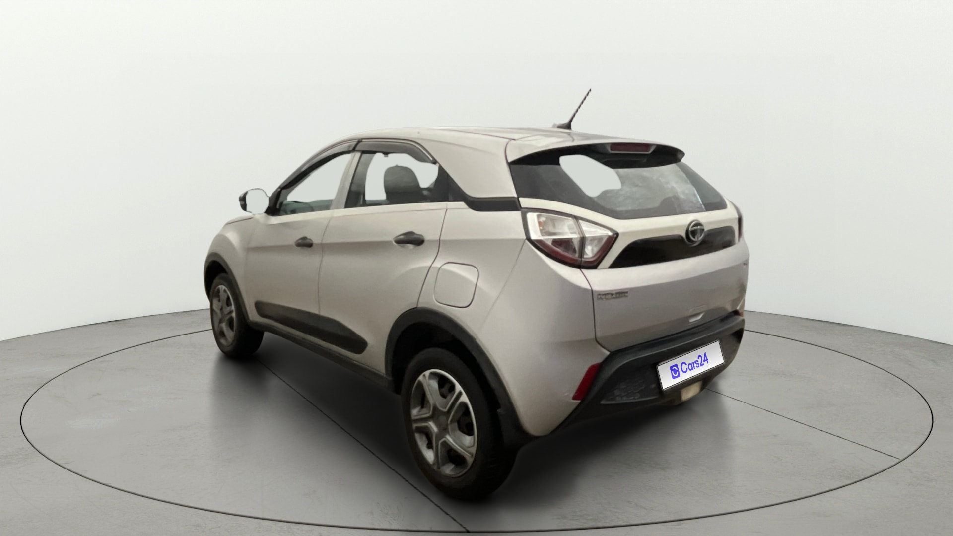 View 2017 Tata Nexon Revotron XM Image 2 Used 2017 Tata Nexon Revotron XM Image 2