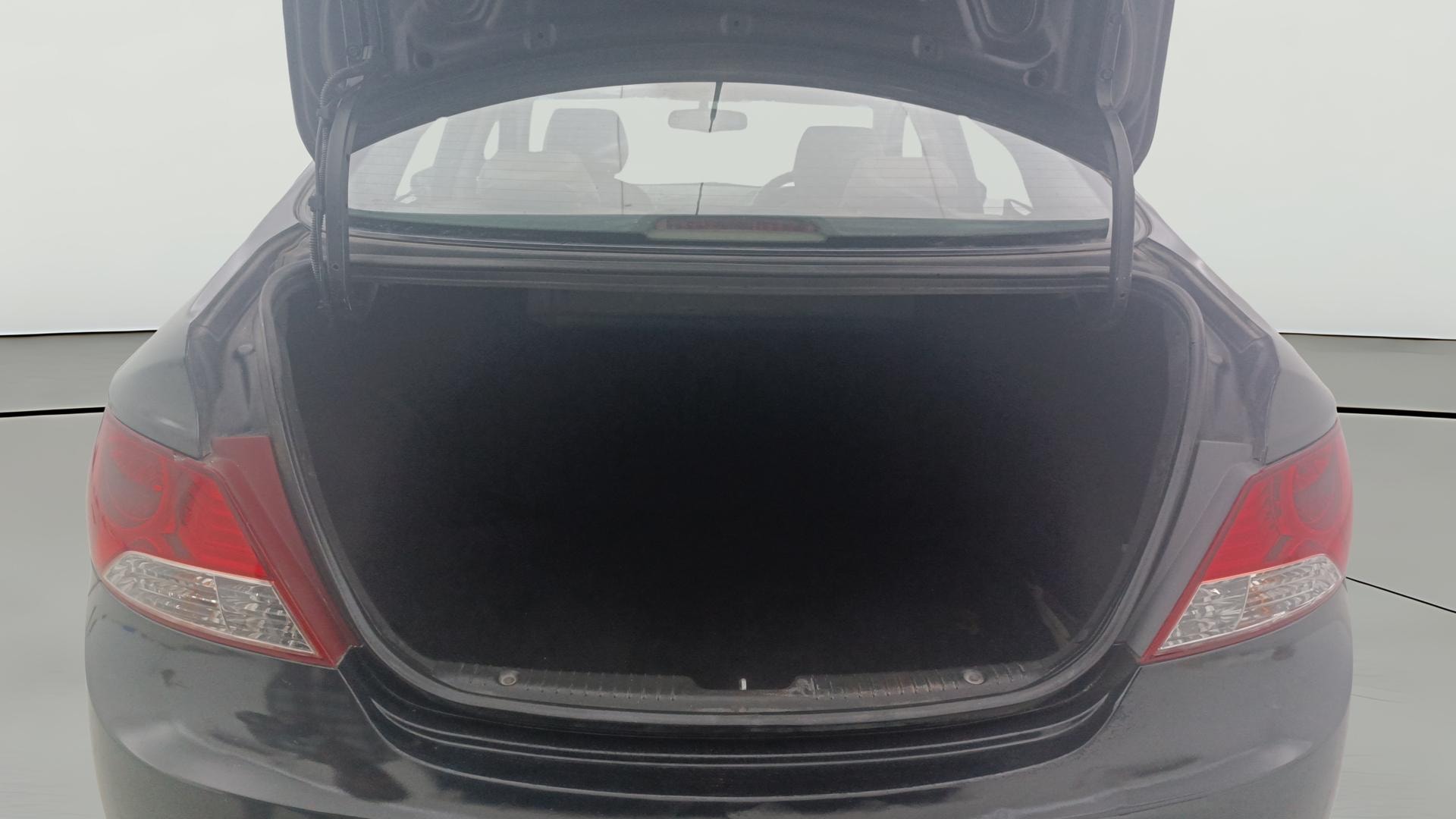 View 2014 Hyundai Fluidic Verna 1.6 VTVT SX Image 38 Used 2014 Hyundai Fluidic Verna 1.6 VTVT SX Image 38
