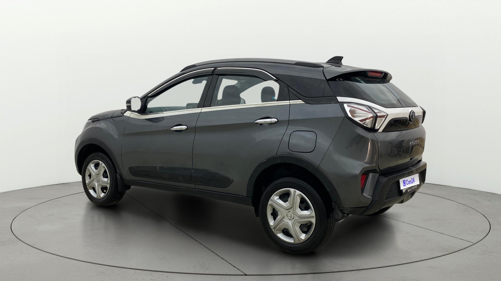 View 2022 Tata Nexon Revotron XE Image 2 Used 2022 Tata Nexon Revotron XE Image 2