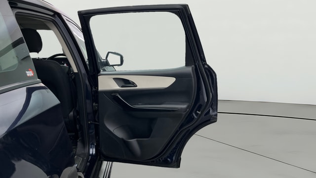 View Mahindra XUV700 Image 7 Used Mahindra XUV700 Image 7