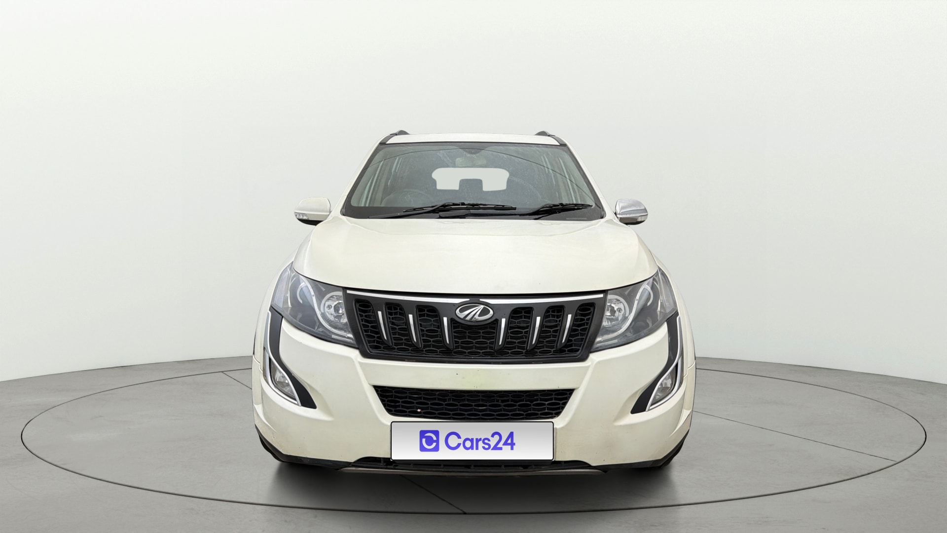 View 2018 Mahindra XUV500 W4 BS4 1.99 litre Image 1 Used 2018 Mahindra XUV500 W4 BS4 1.99 litre Image 1