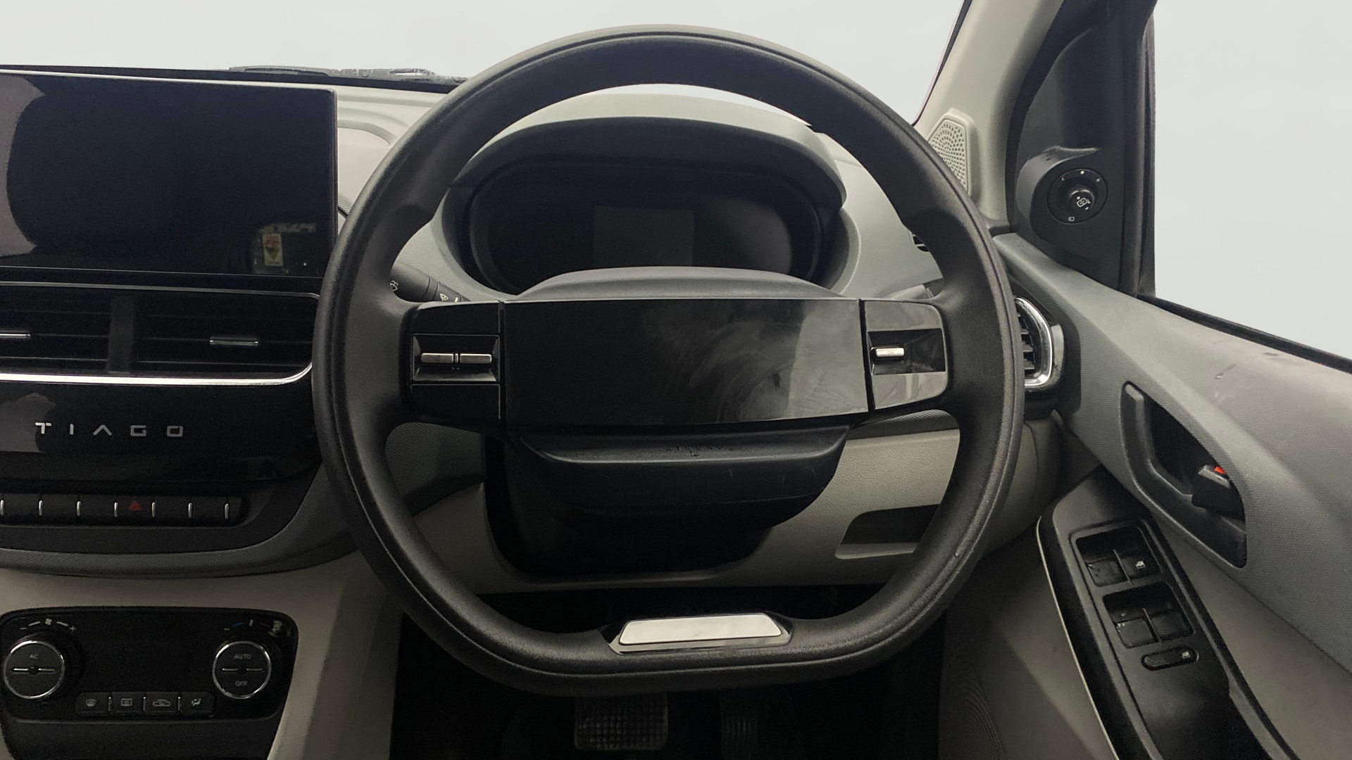 View 2025 Tata Tiago Revotorq XB Image 20 Used 2025 Tata Tiago Revotorq XB Image 20