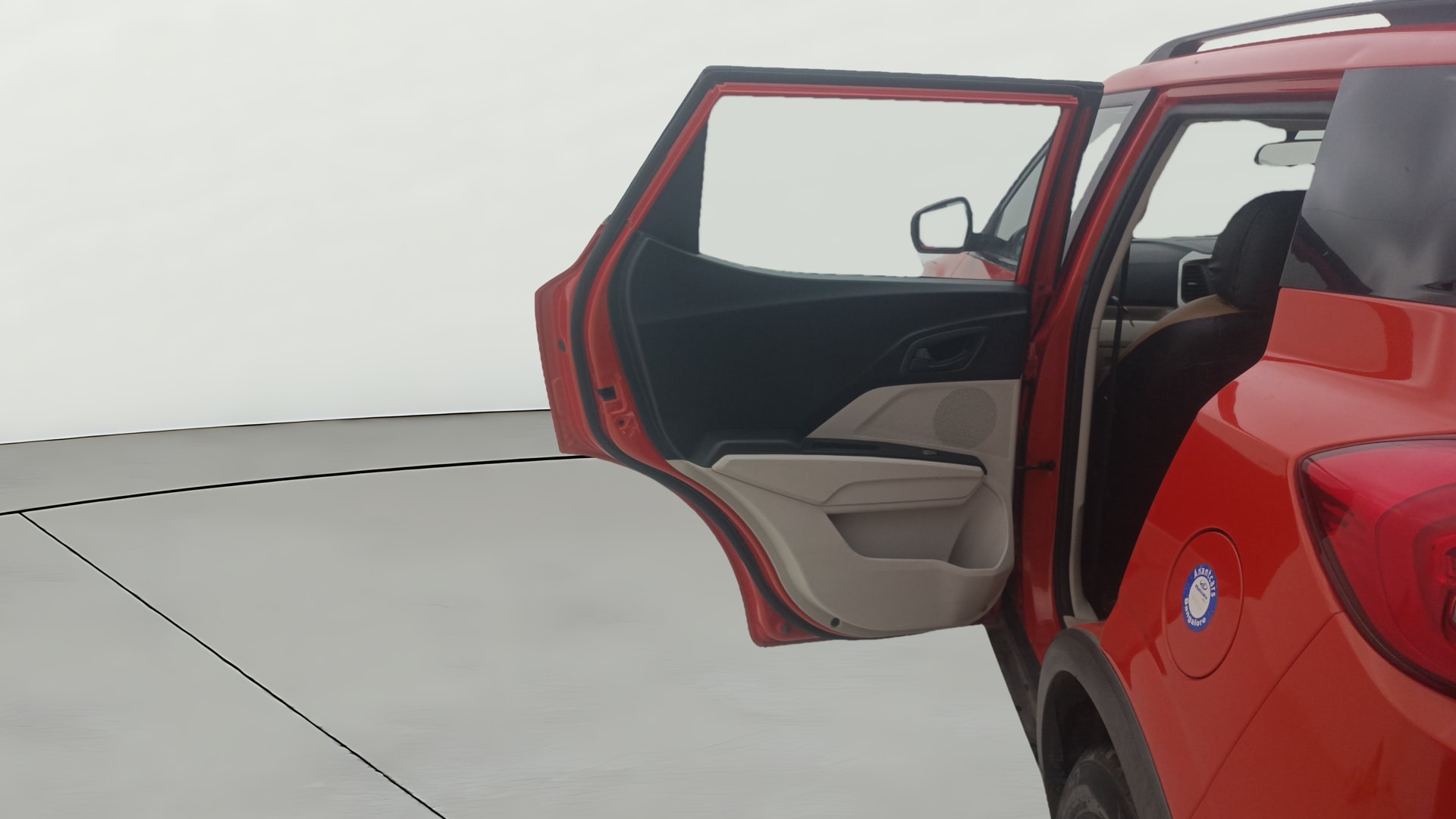 View 2019 Mahindra XUV300 W4 Petrol BS IV Image 22 Used 2019 Mahindra XUV300 W4 Petrol BS IV Image 22