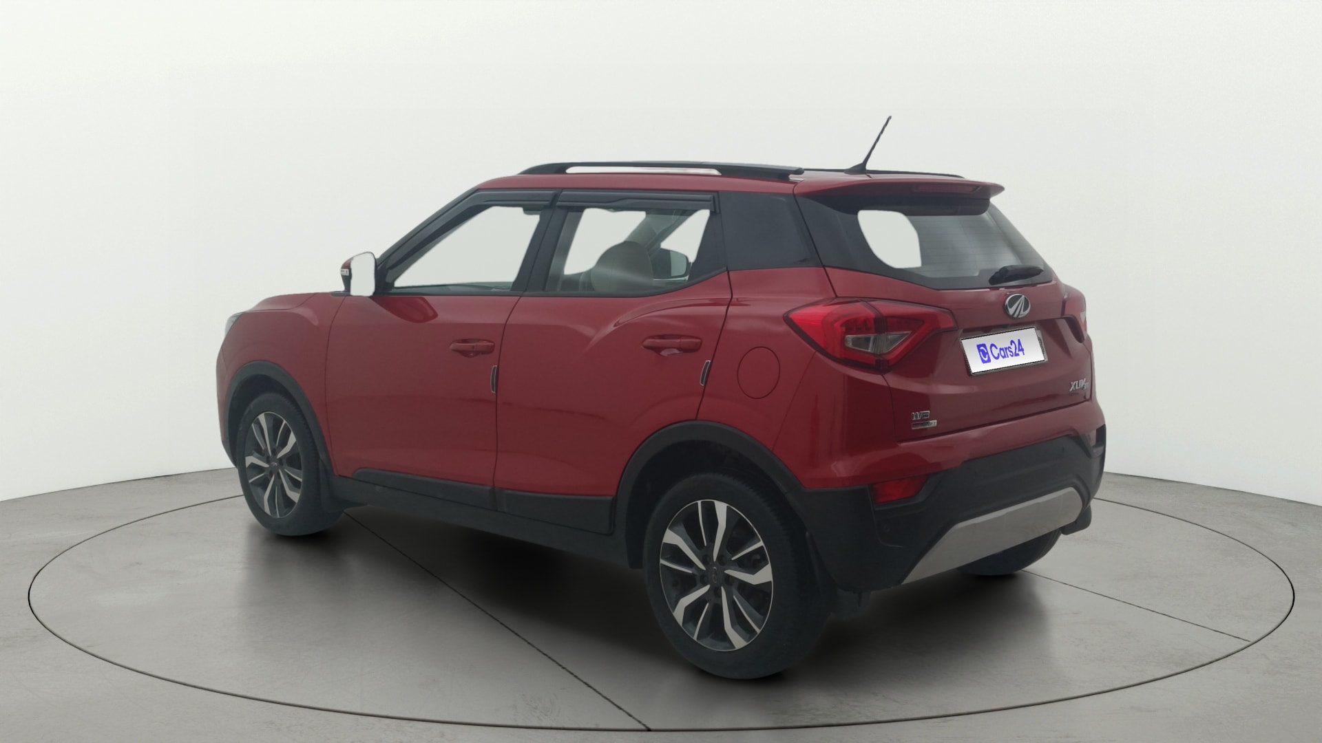 View 2021 Mahindra XUV300 W4 Petrol BS IV Image 2 Used 2021 Mahindra XUV300 W4 Petrol BS IV Image 2