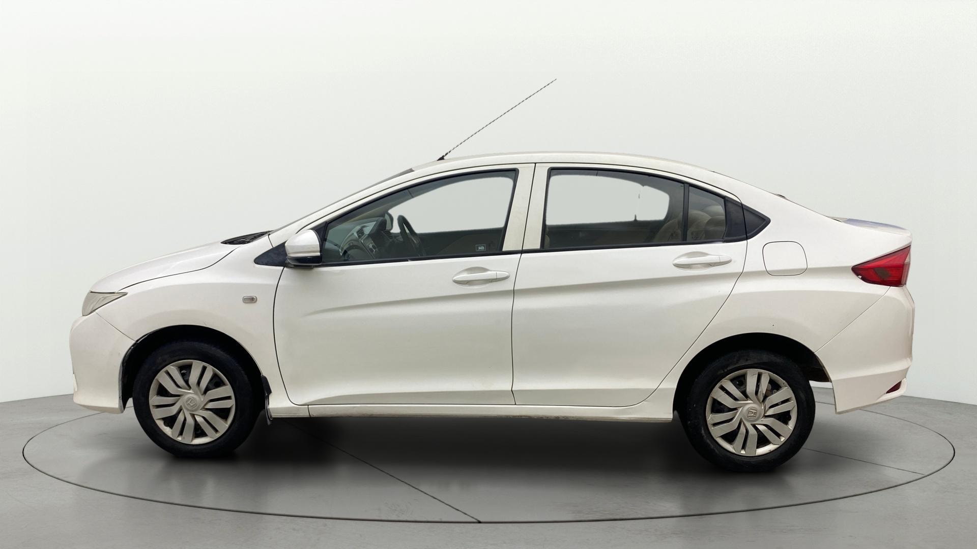 View 2015 Honda City ZX MT Diesel Anniversary Edition Image 5 Used 2015 Honda City ZX MT Diesel Anniversary Edition Image 5