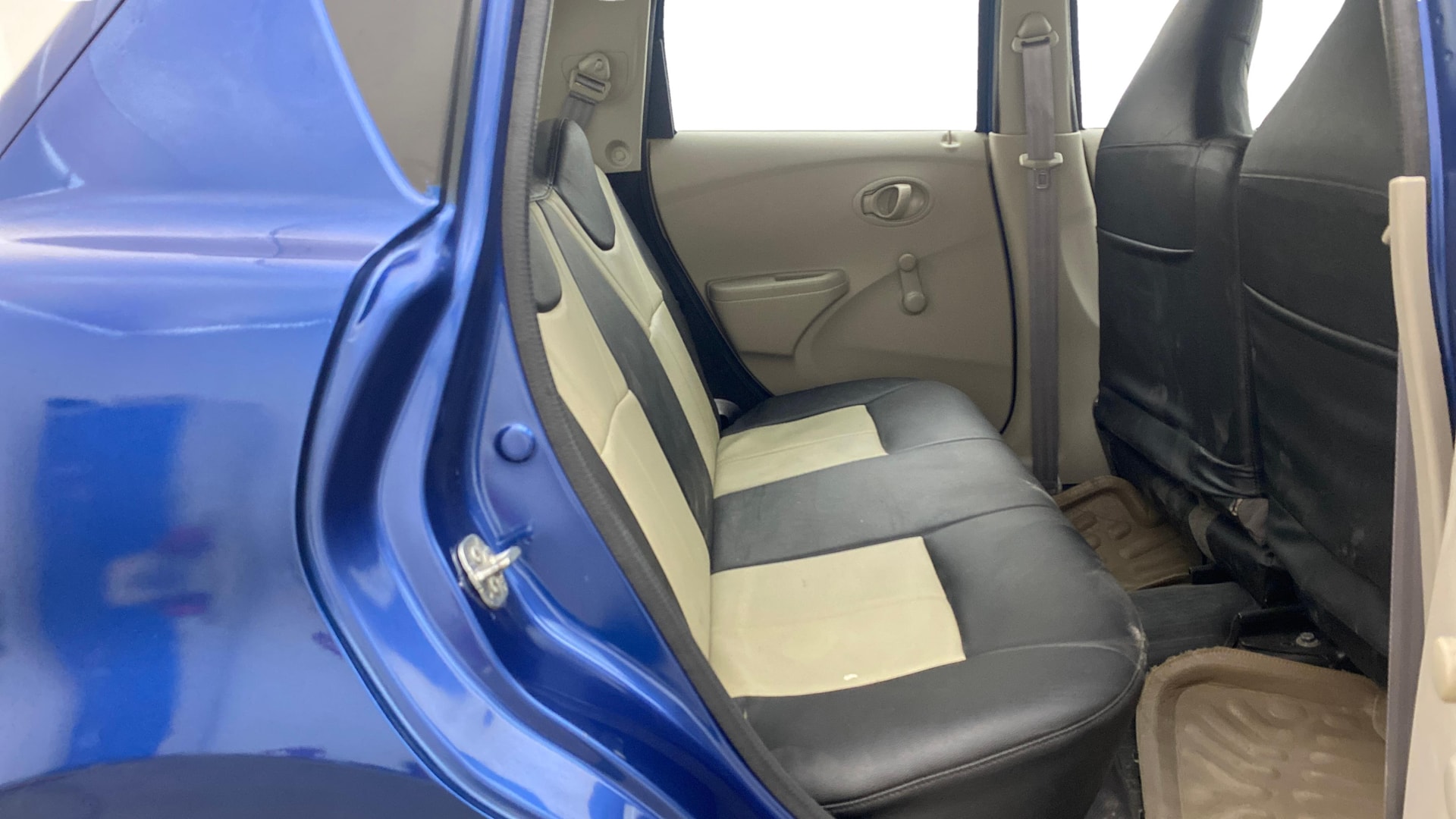 View 2017 Datsun Go T Image 28 Used 2017 Datsun Go T Image 28