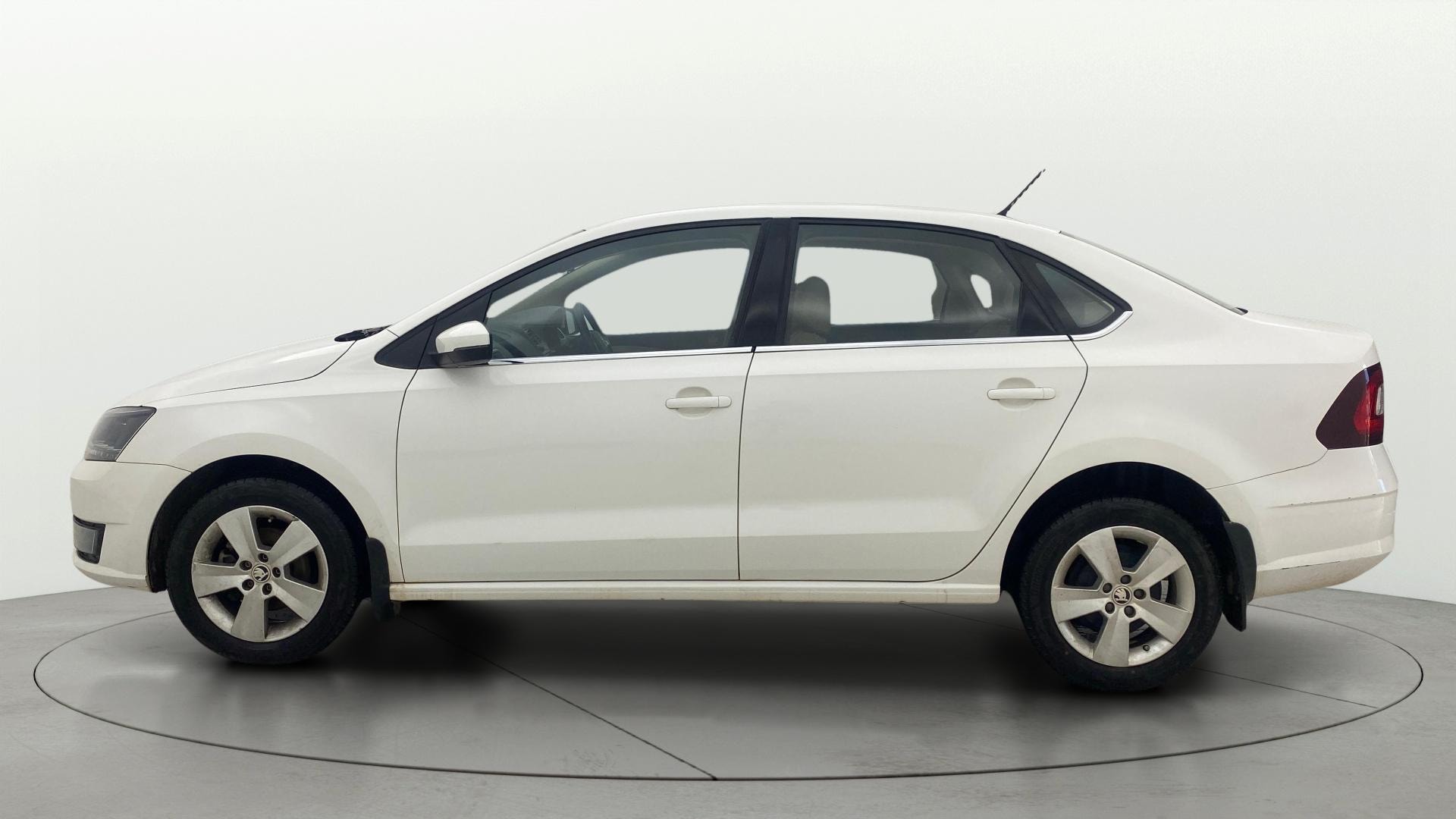 View 2021 Skoda Rapid 1.5 TDI CR Active BS IV Image 5 Used 2021 Skoda Rapid 1.5 TDI CR Active BS IV Image 5