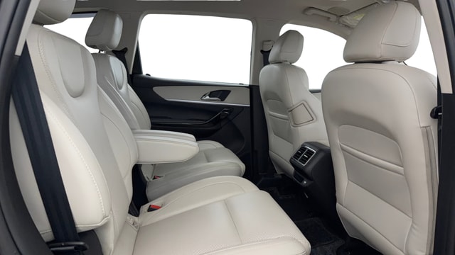 View Mahindra XUV700 Image 38 Used Mahindra XUV700 Image 38
