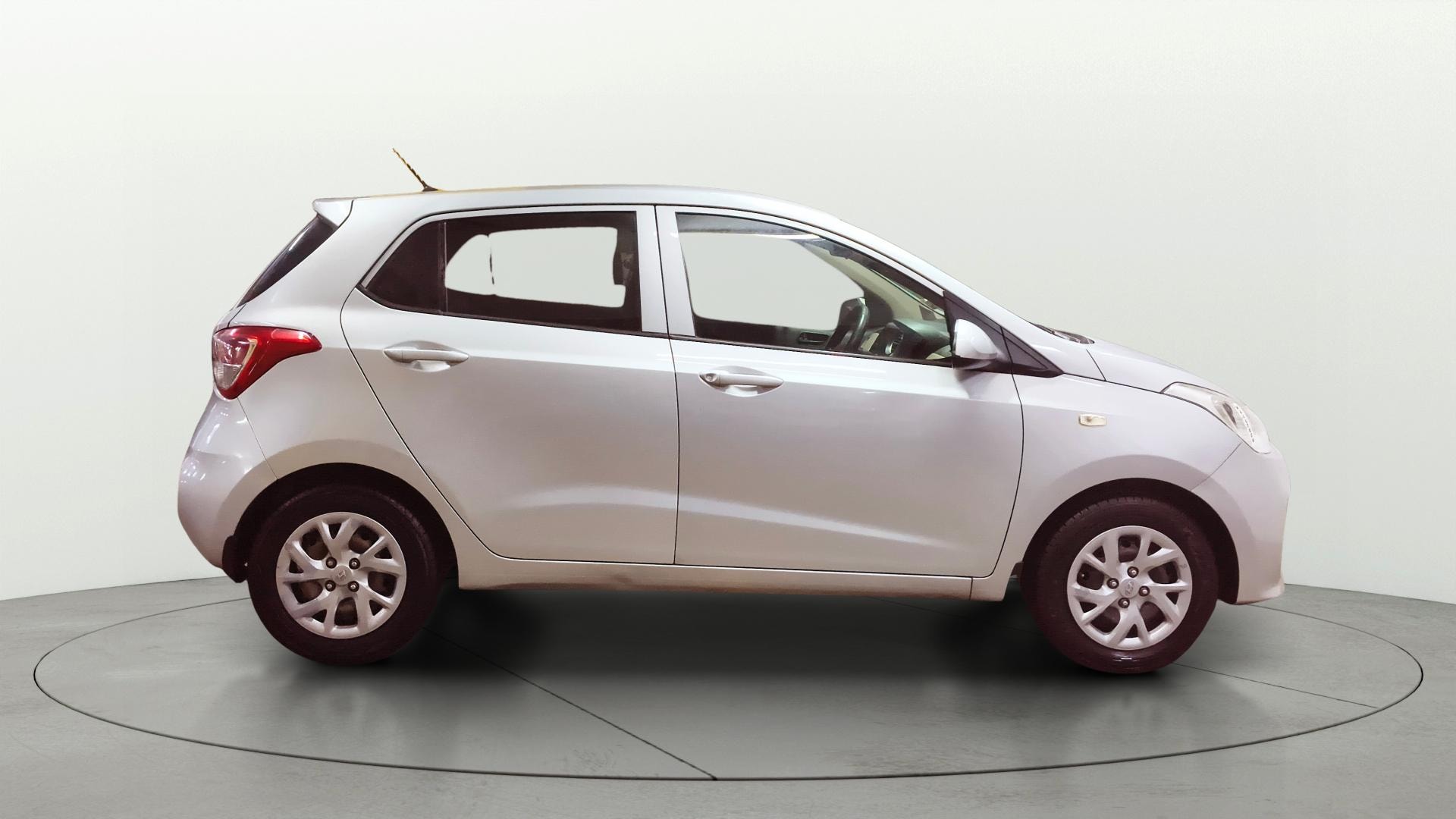 View 2018 Hyundai Grand i10 Magna 1.2 Kappa VTVT Image 8 Used 2018 Hyundai Grand i10 Magna 1.2 Kappa VTVT Image 8