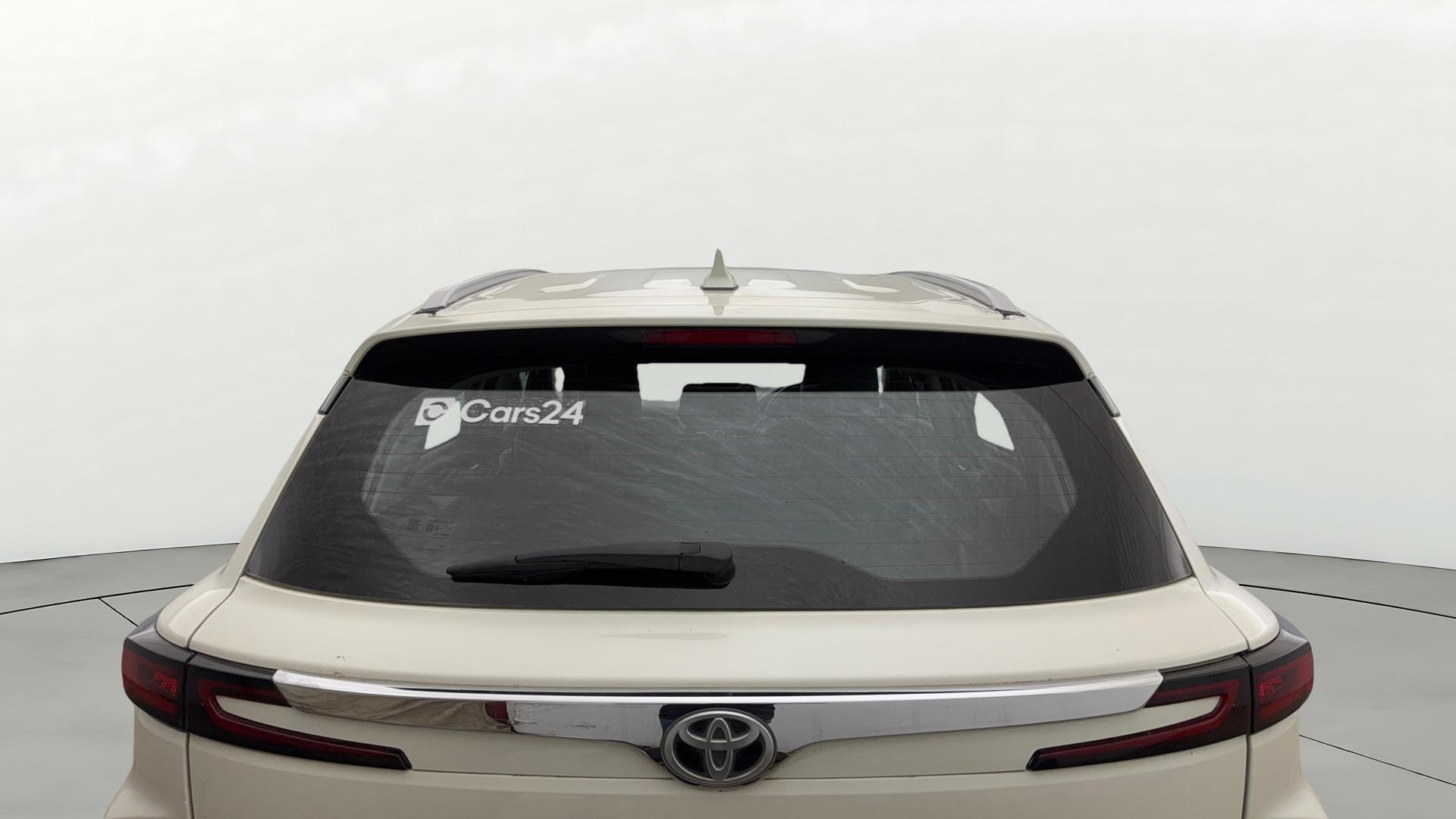 View 2024 Toyota Urban Cruiser Hyryder V e-Drive 2WD HYBRID Image 4 Used 2024 Toyota Urban Cruiser Hyryder V e-Drive 2WD HYBRID Image 4