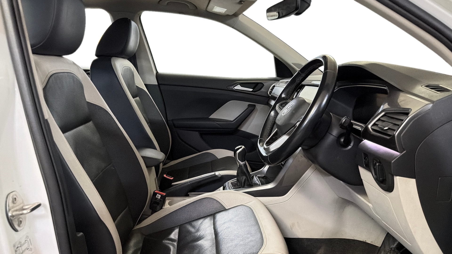 View 2022 Volkswagen Taigun 1.0 TSI Topline MT Image 18 Used 2022 Volkswagen Taigun 1.0 TSI Topline MT Image 18