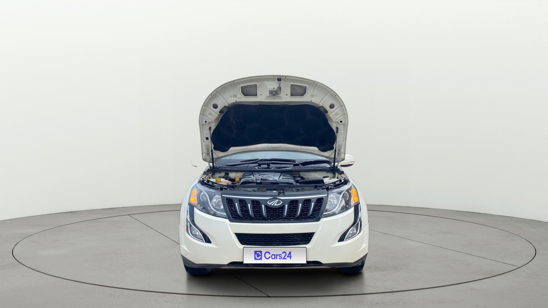 View 2015 Mahindra XUV500 W10 FWD Image 21 Used 2015 Mahindra XUV500 W10 FWD Image 21