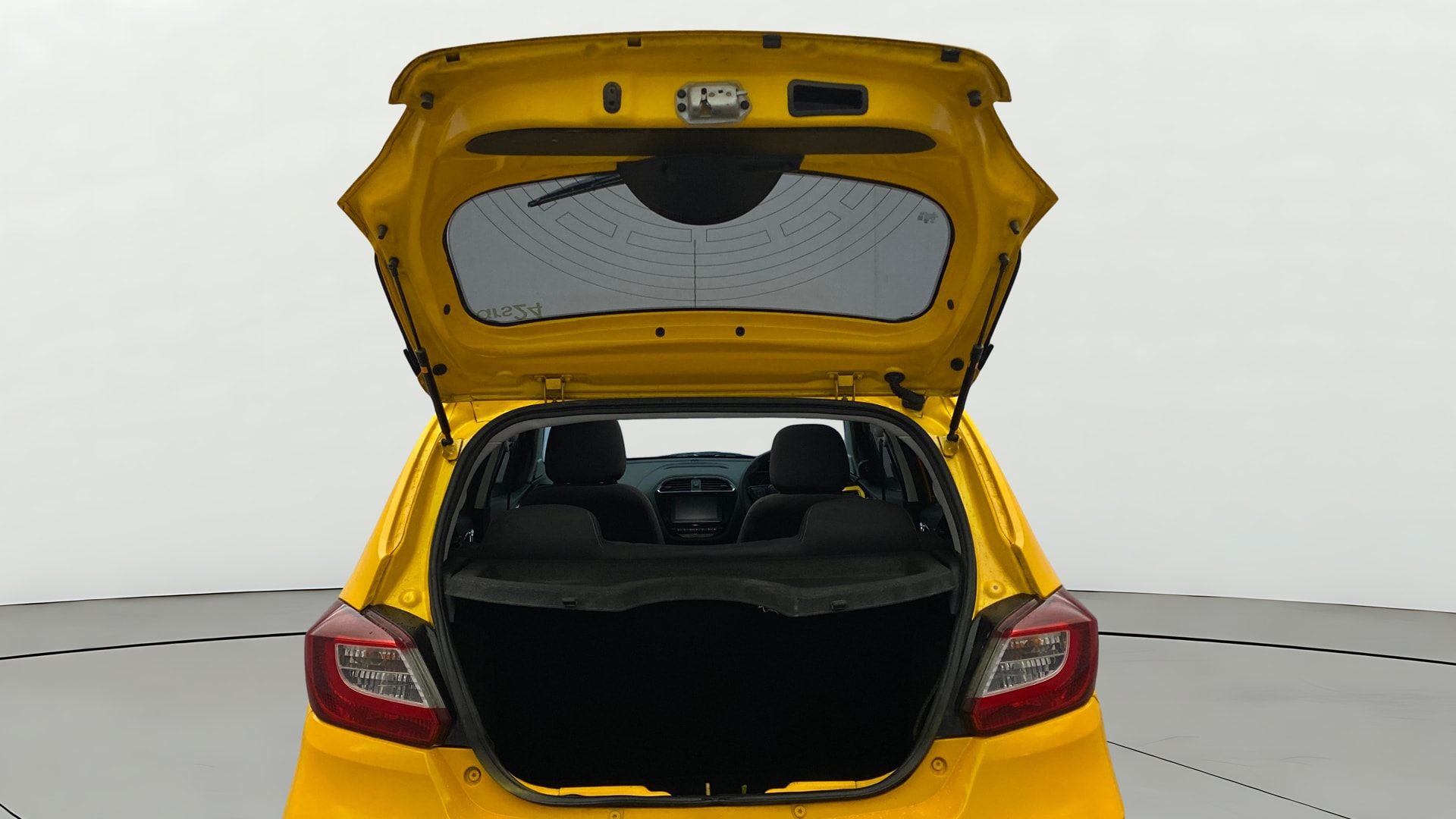 View 2020 Tata Tiago Revotorq XB Image 16 Used 2020 Tata Tiago Revotorq XB Image 16