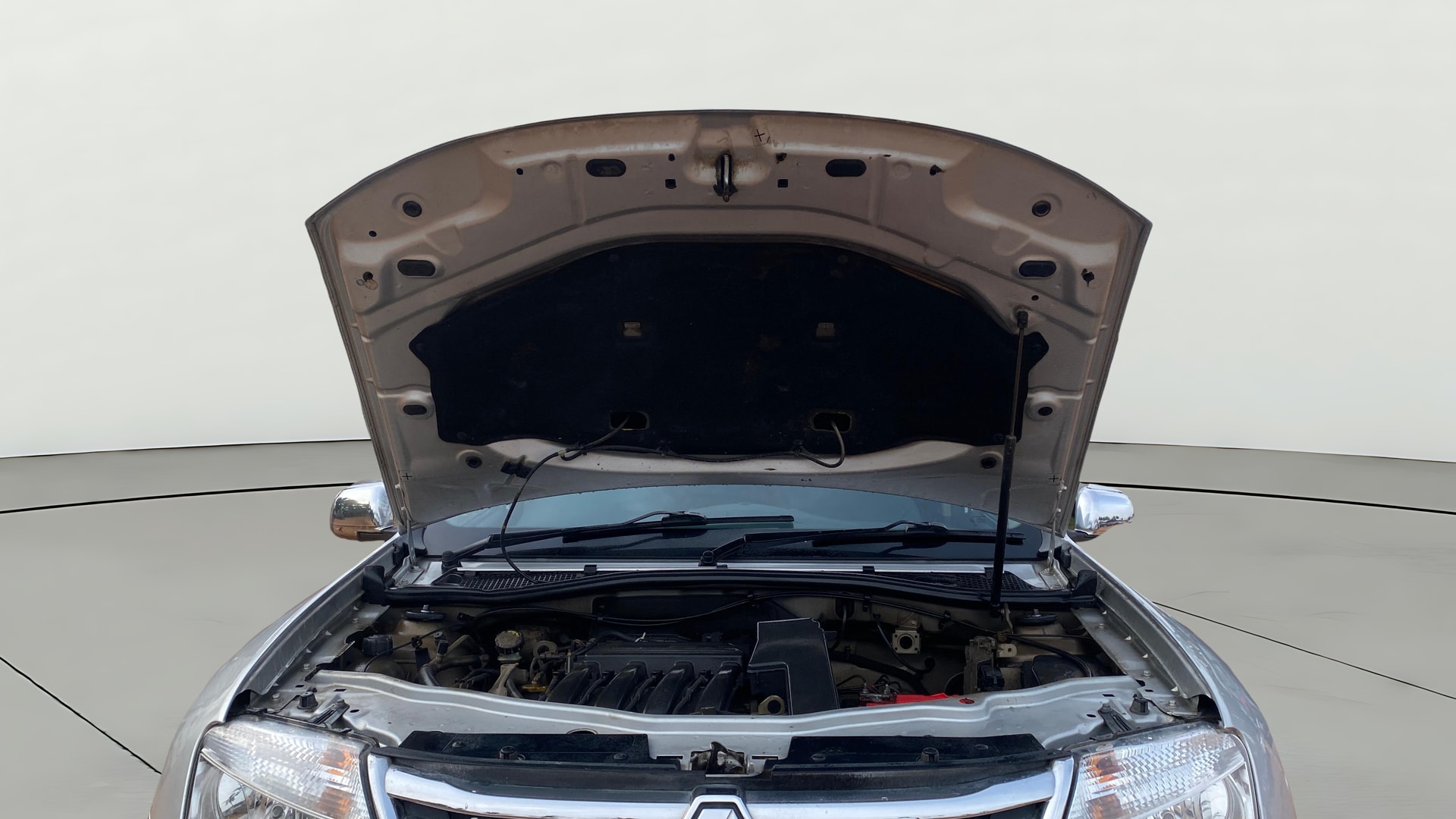 View 2015 Renault Duster Petrol RXL Image 19 Used 2015 Renault Duster Petrol RXL Image 19