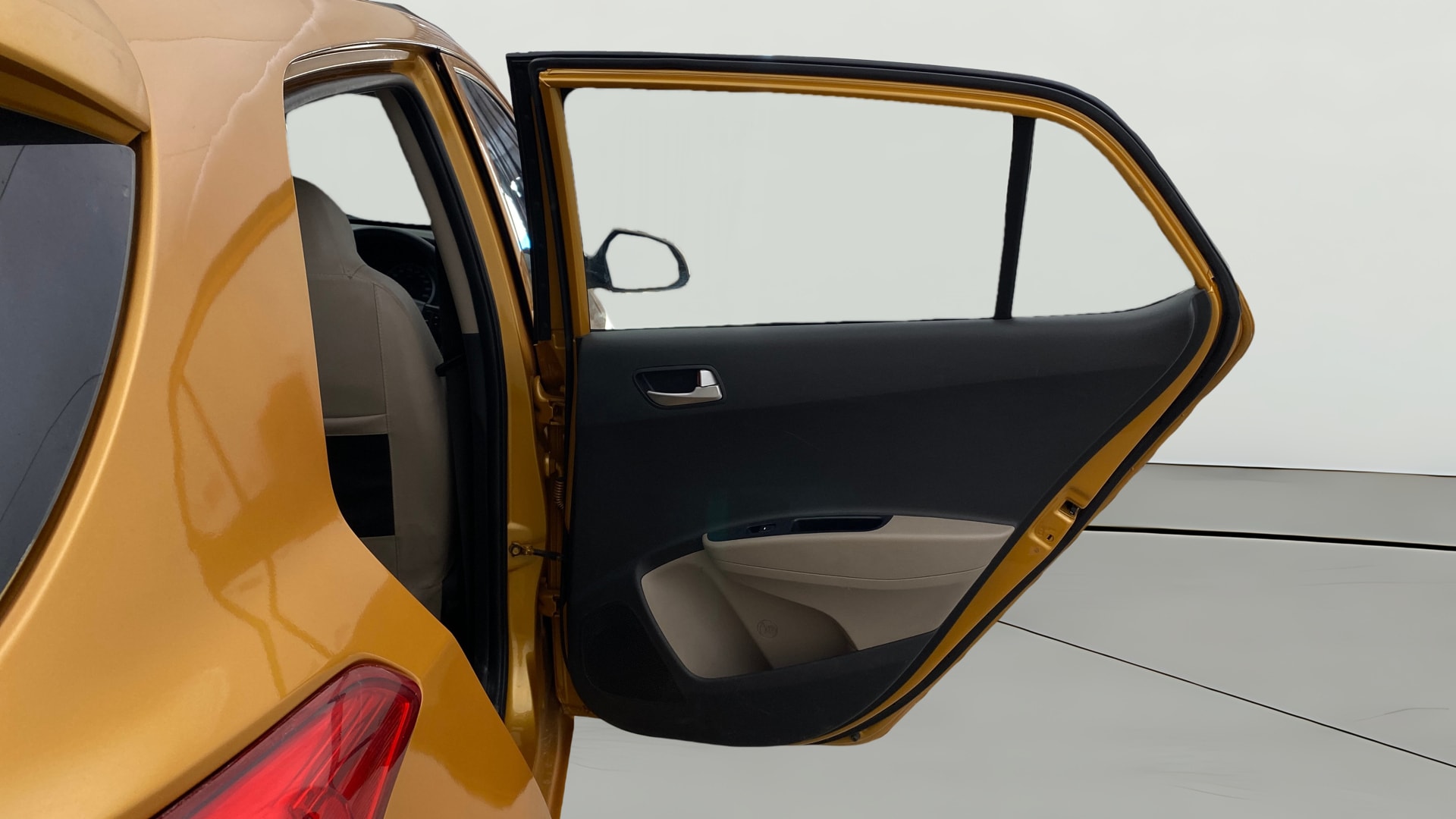 View 2016 Hyundai Grand i10 Asta AT 1.2 Kappa VTVT Image 7 Used 2016 Hyundai Grand i10 Asta AT 1.2 Kappa VTVT Image 7