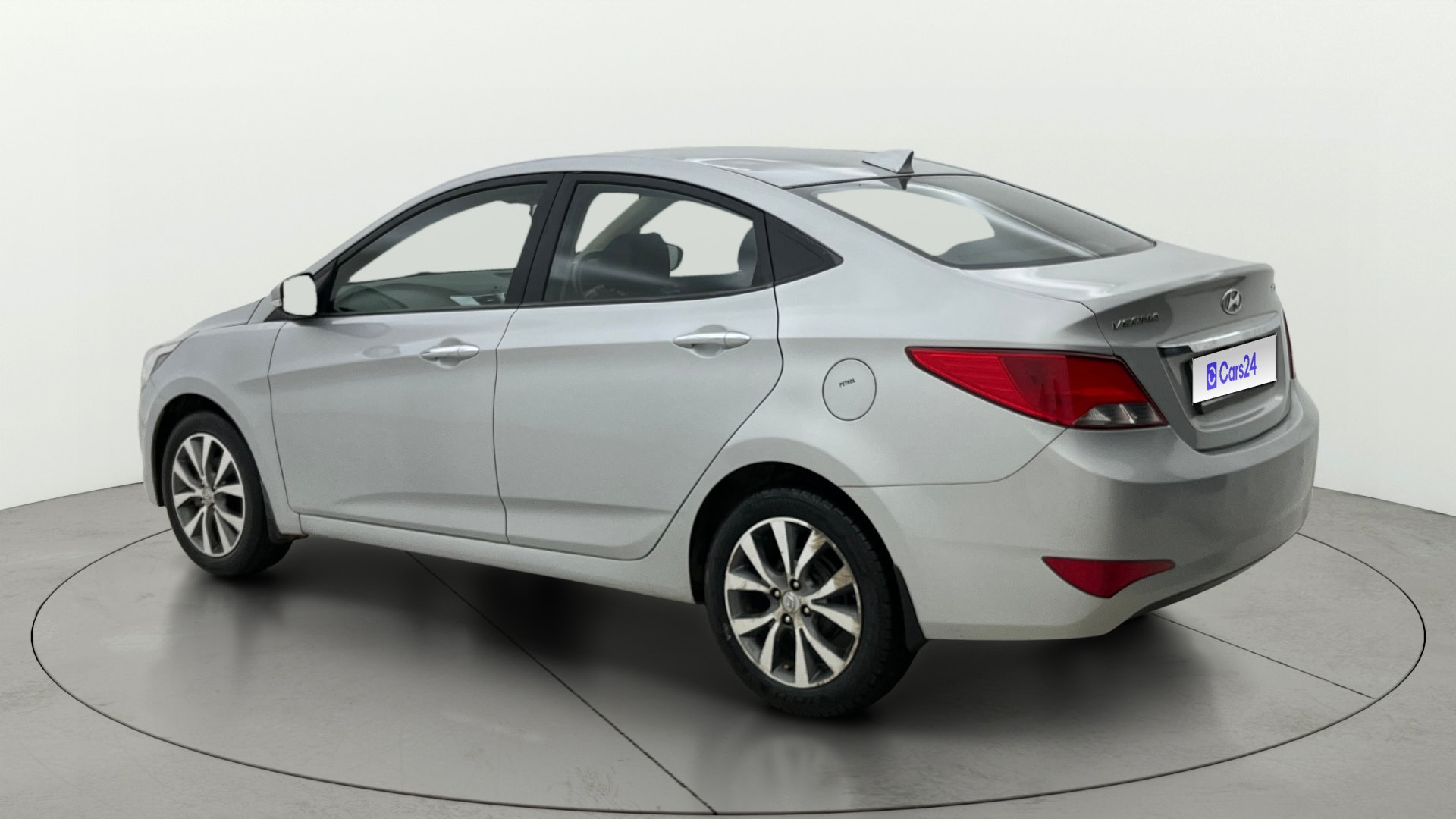 View 2017 Hyundai Verna 1.6 VTVT SX (O) Image 2 Used 2017 Hyundai Verna 1.6 VTVT SX (O) Image 2