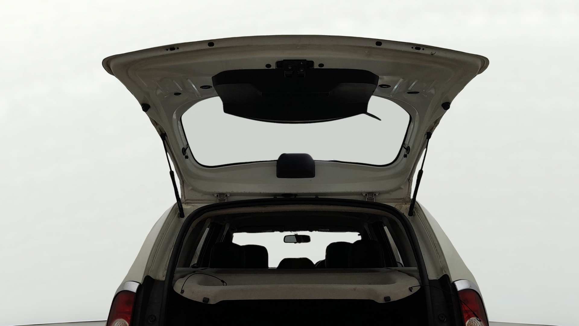 View 2015 Renault Duster Diesel 85PS 4x2 MT Image 31 Used 2015 Renault Duster Diesel 85PS 4x2 MT Image 31