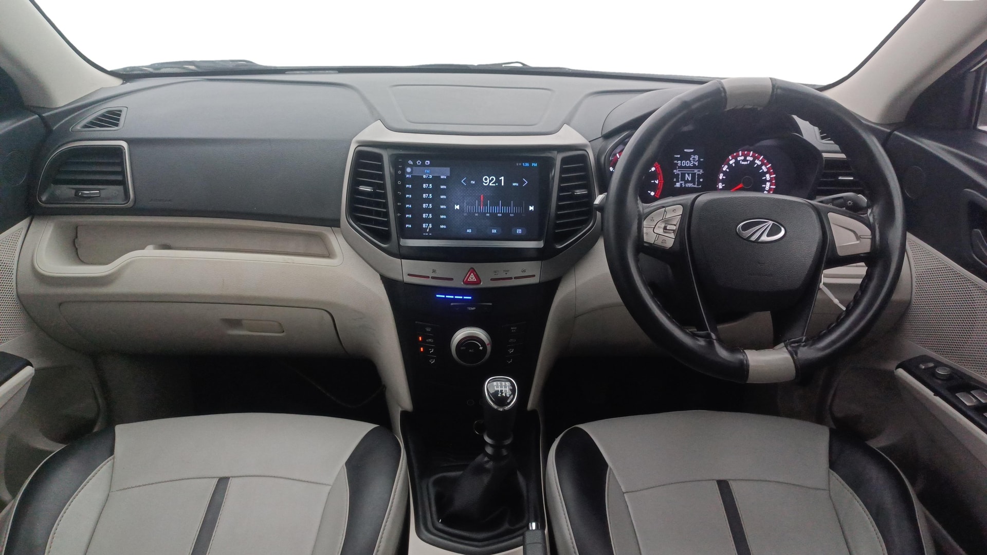 View 2021 Mahindra XUV300 W4 Petrol BS IV Image 15 Used 2021 Mahindra XUV300 W4 Petrol BS IV Image 15