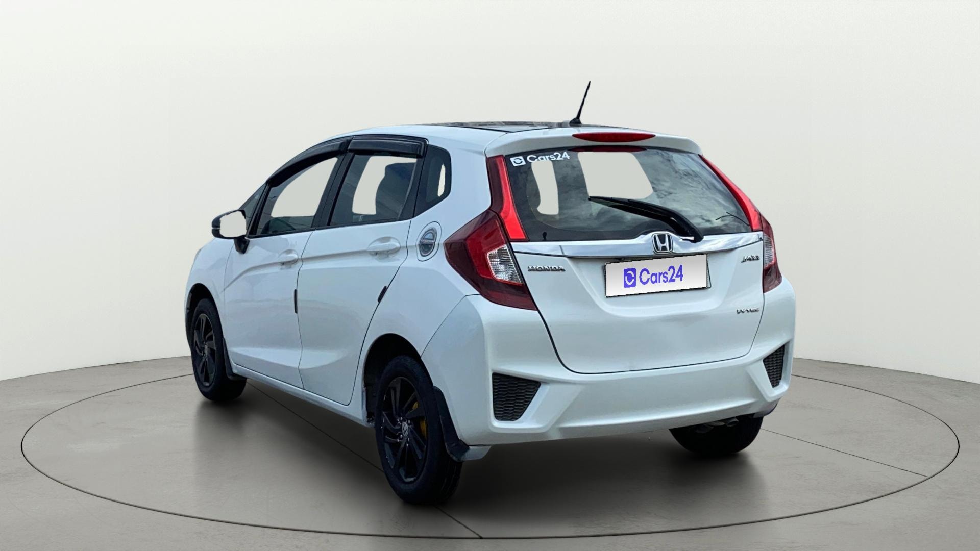 View 2015 Honda Jazz E MT Diesel Image 2 Used 2015 Honda Jazz E MT Diesel Image 2