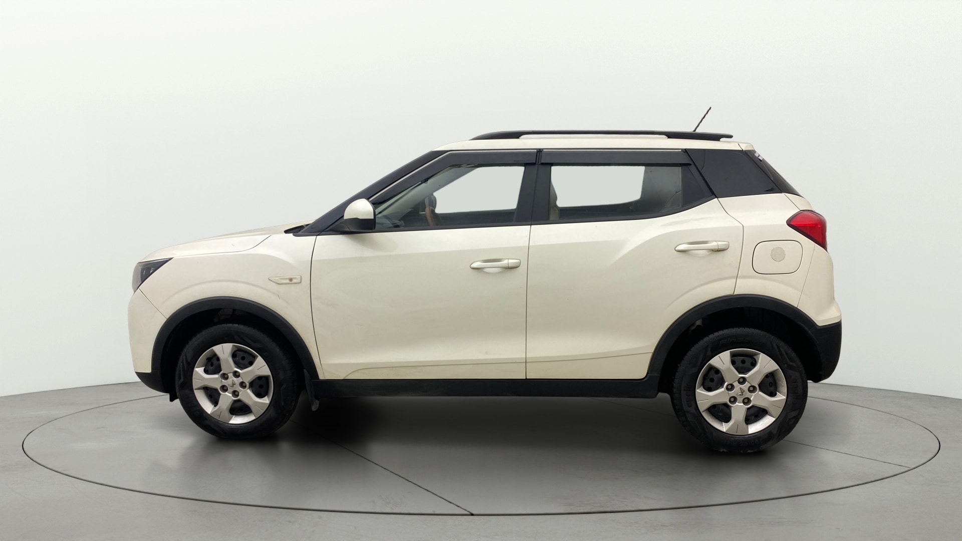 Used 2023 Mahindra XUV300 Used 2023 Mahindra XUV300