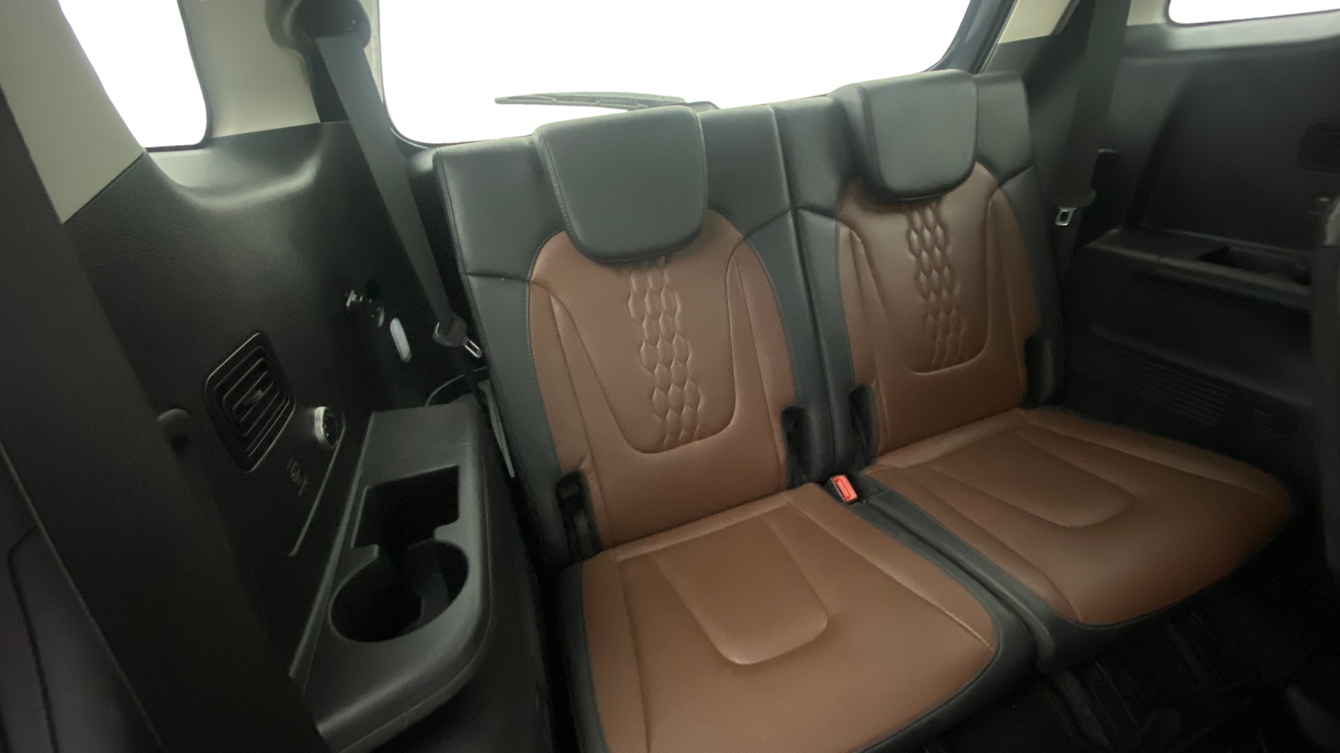 View 2022 Hyundai Alcazar Prestige 6 Seater MT Petrol Image 10 Used 2022 Hyundai Alcazar Prestige 6 Seater MT Petrol Image 10