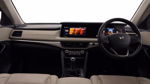 View Mahindra XUV700 Image 31 Used Mahindra XUV700 Image 31